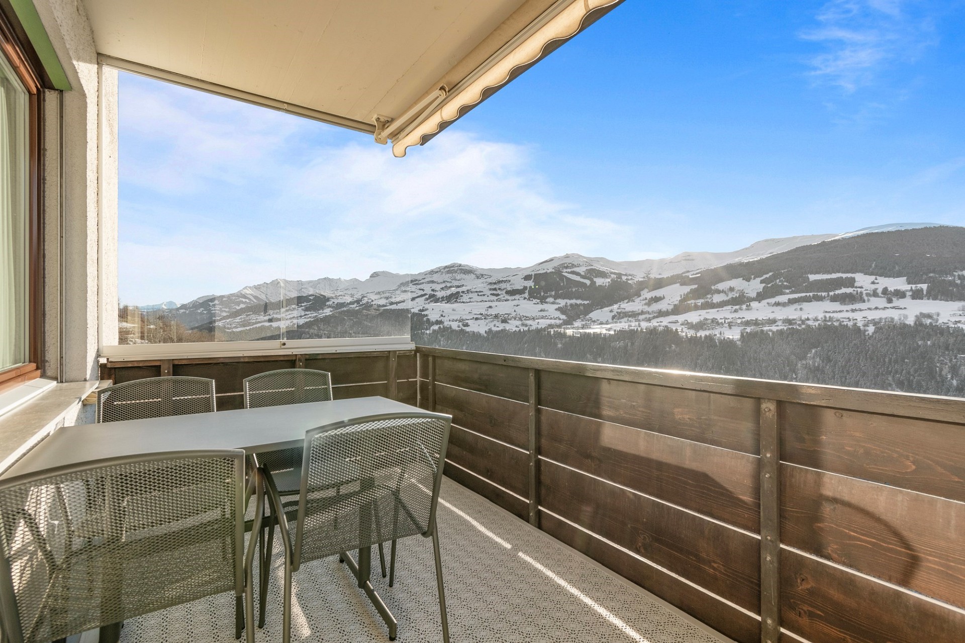 Balkon mit Bergblick