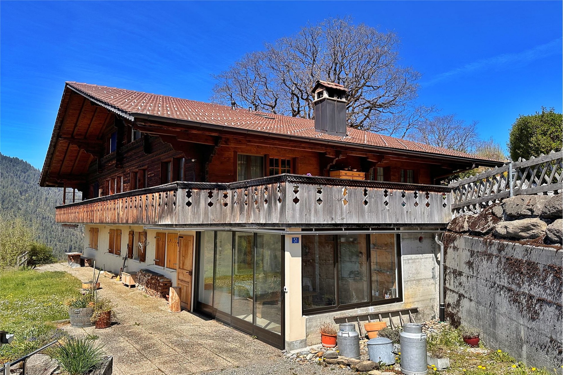 Alpines Holzhaus mit Terrasse