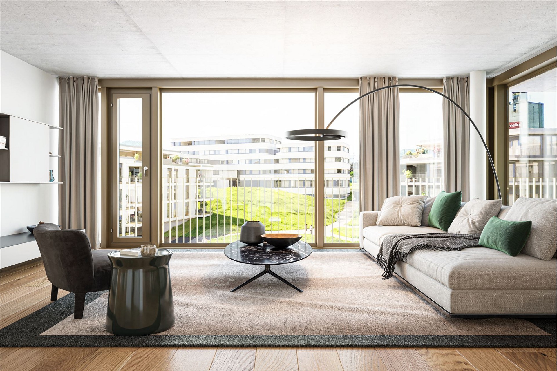 Helles modernes Wohnzimmer mit Panoramafenstern