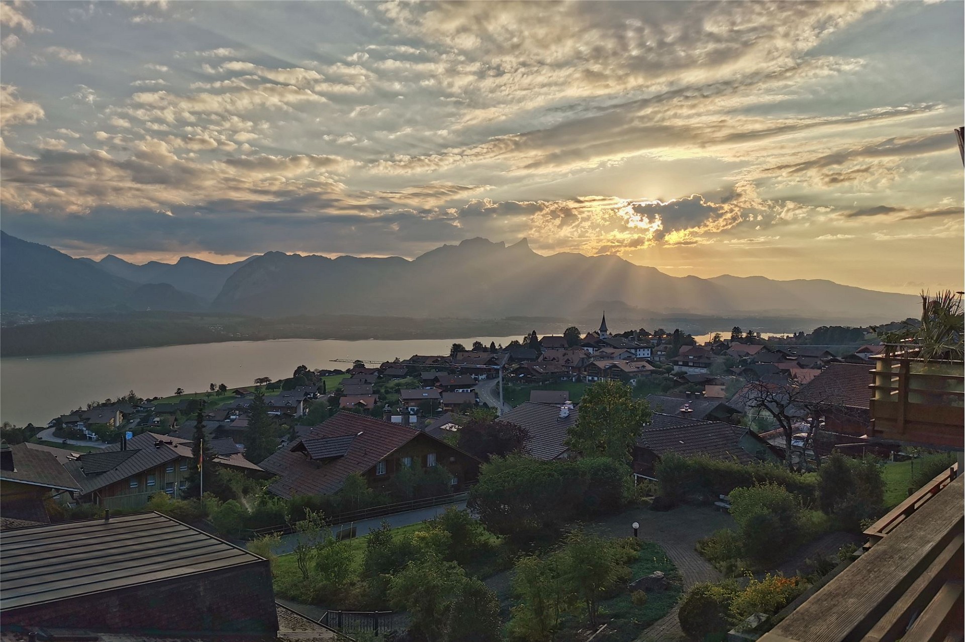Seeblick bei Sonnenuntergang