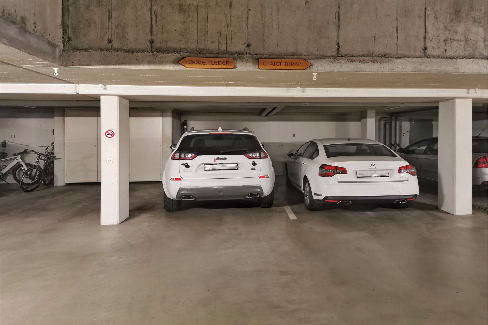 Tiefgarage mit Stellplätzen