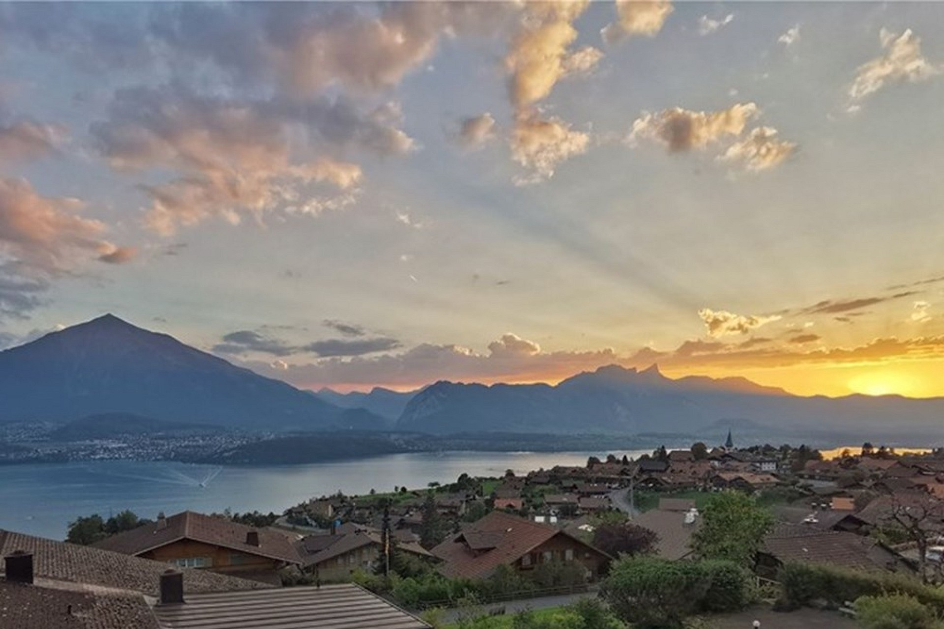 Seeblick bei Sonnenuntergang