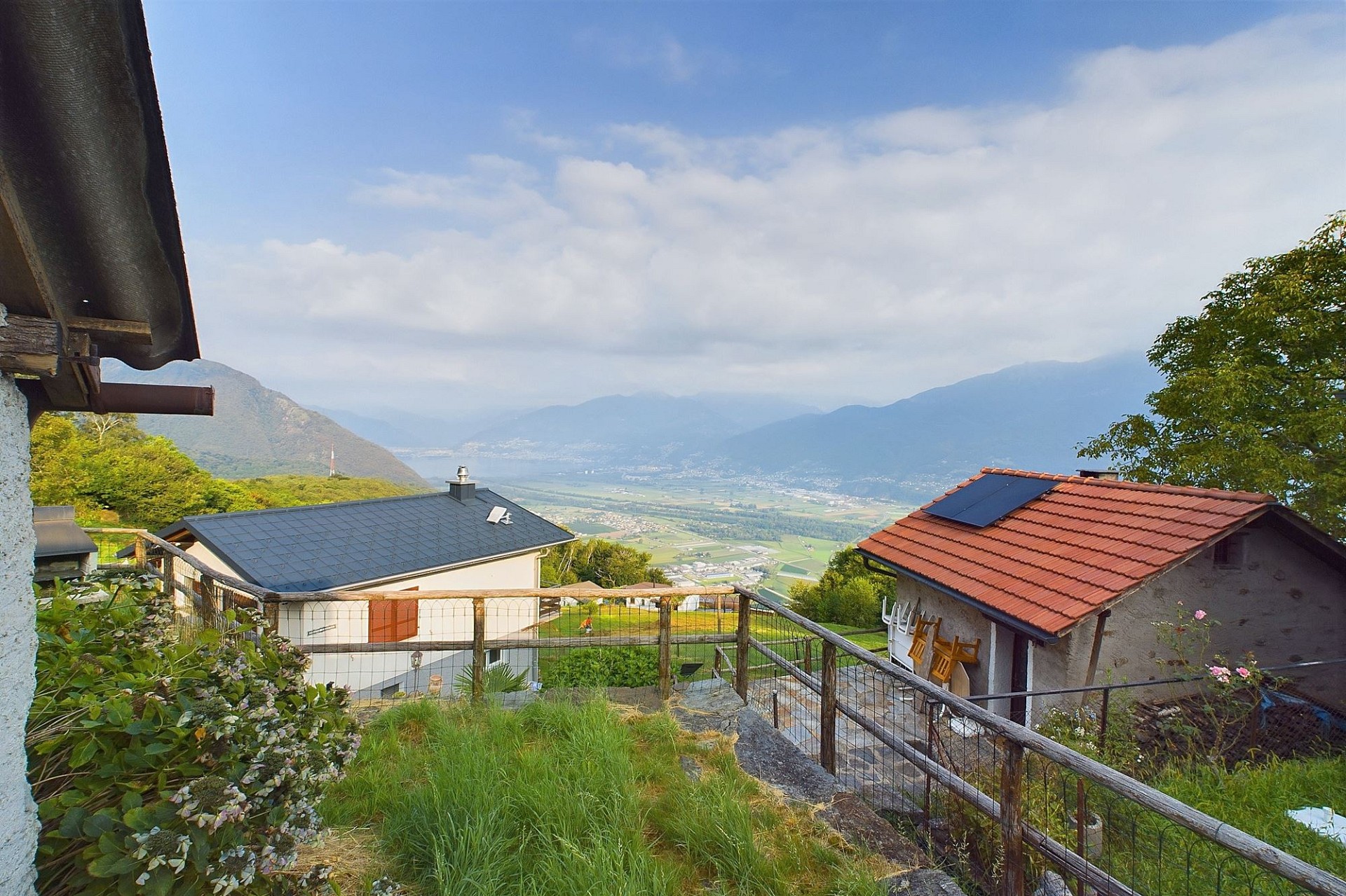 Bergblick von einem Hanggrundstück