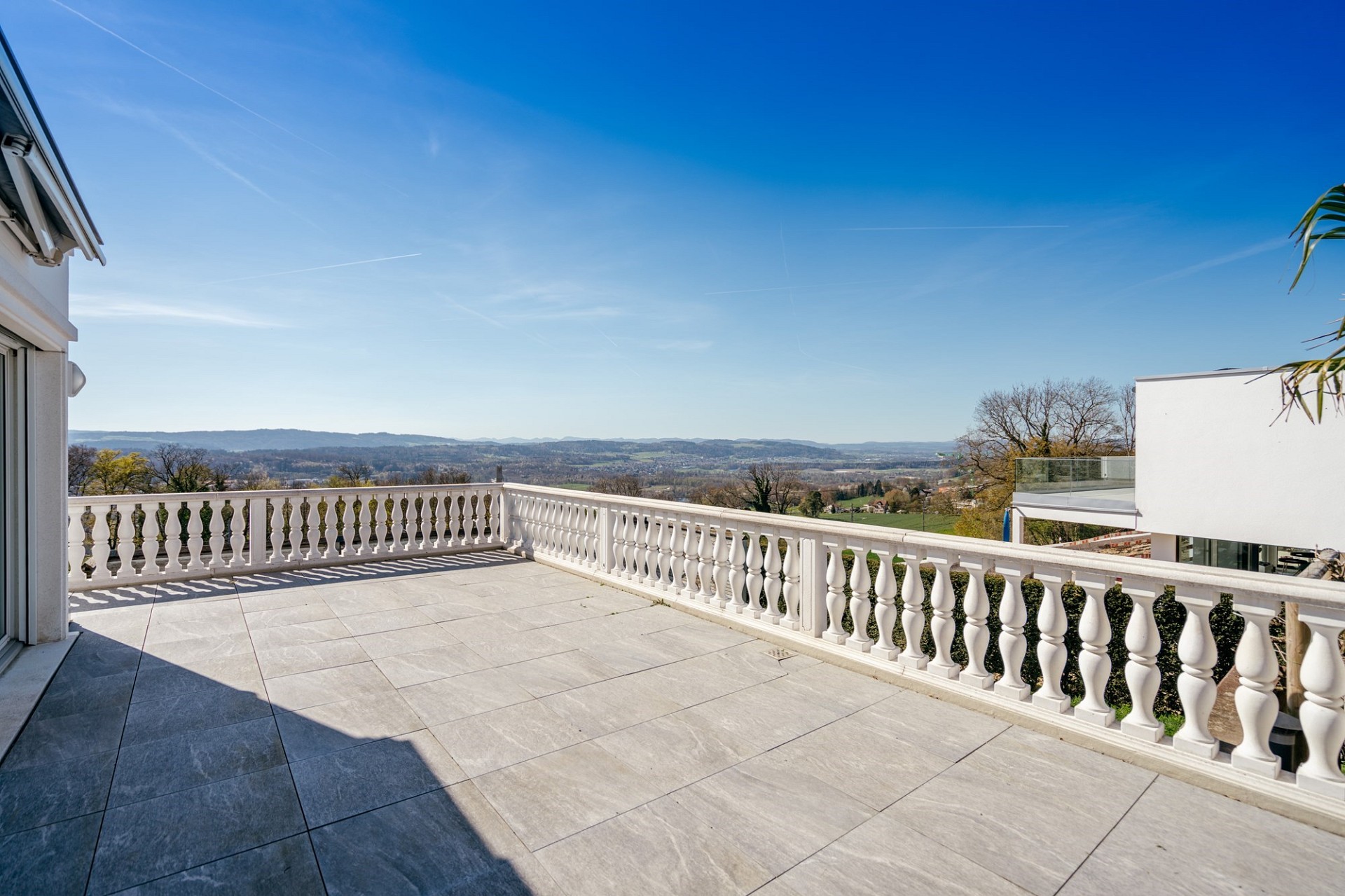 Große Terrasse mit Panoramablick