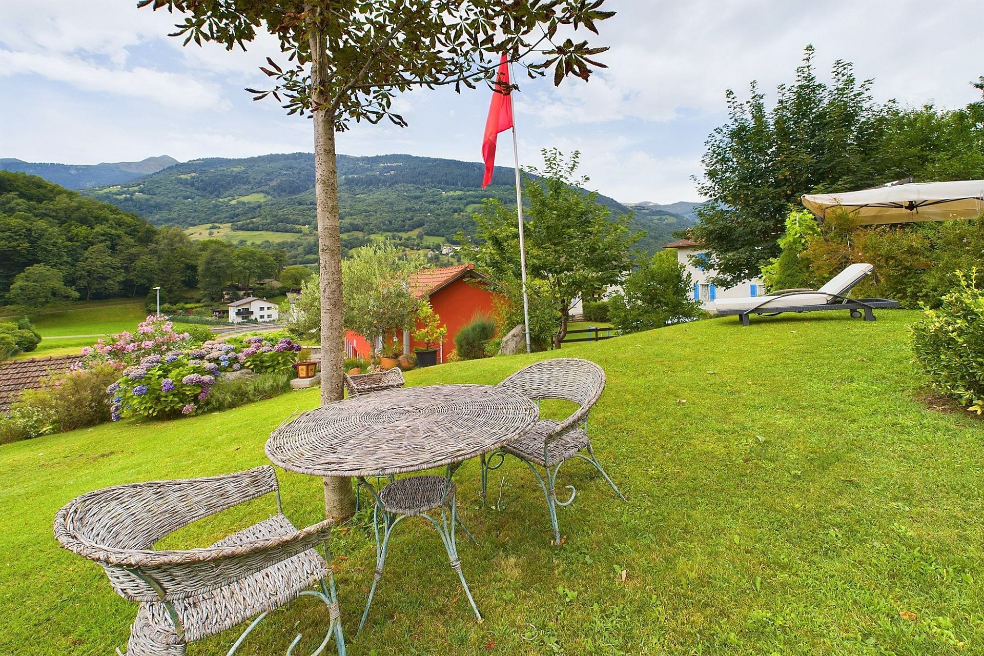 Garten mit Alpenblick