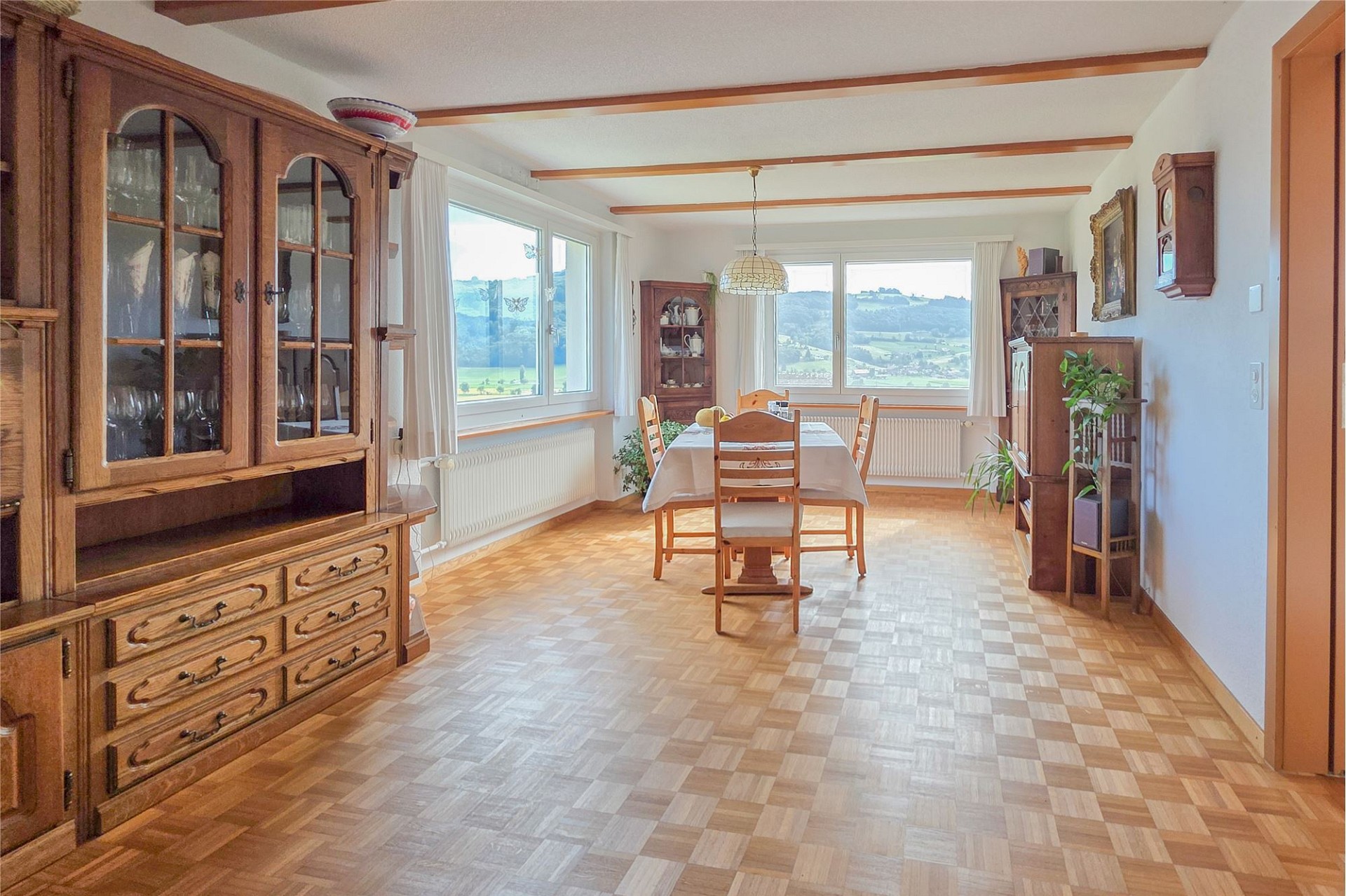 Esszimmer mit Landschaftsblick