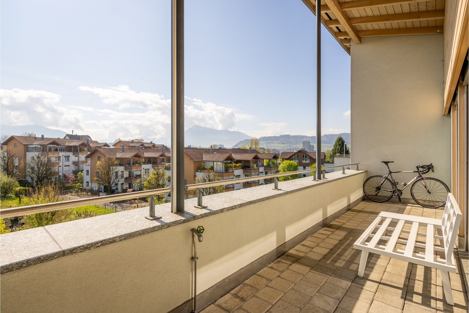 Balkon mit Bergblick