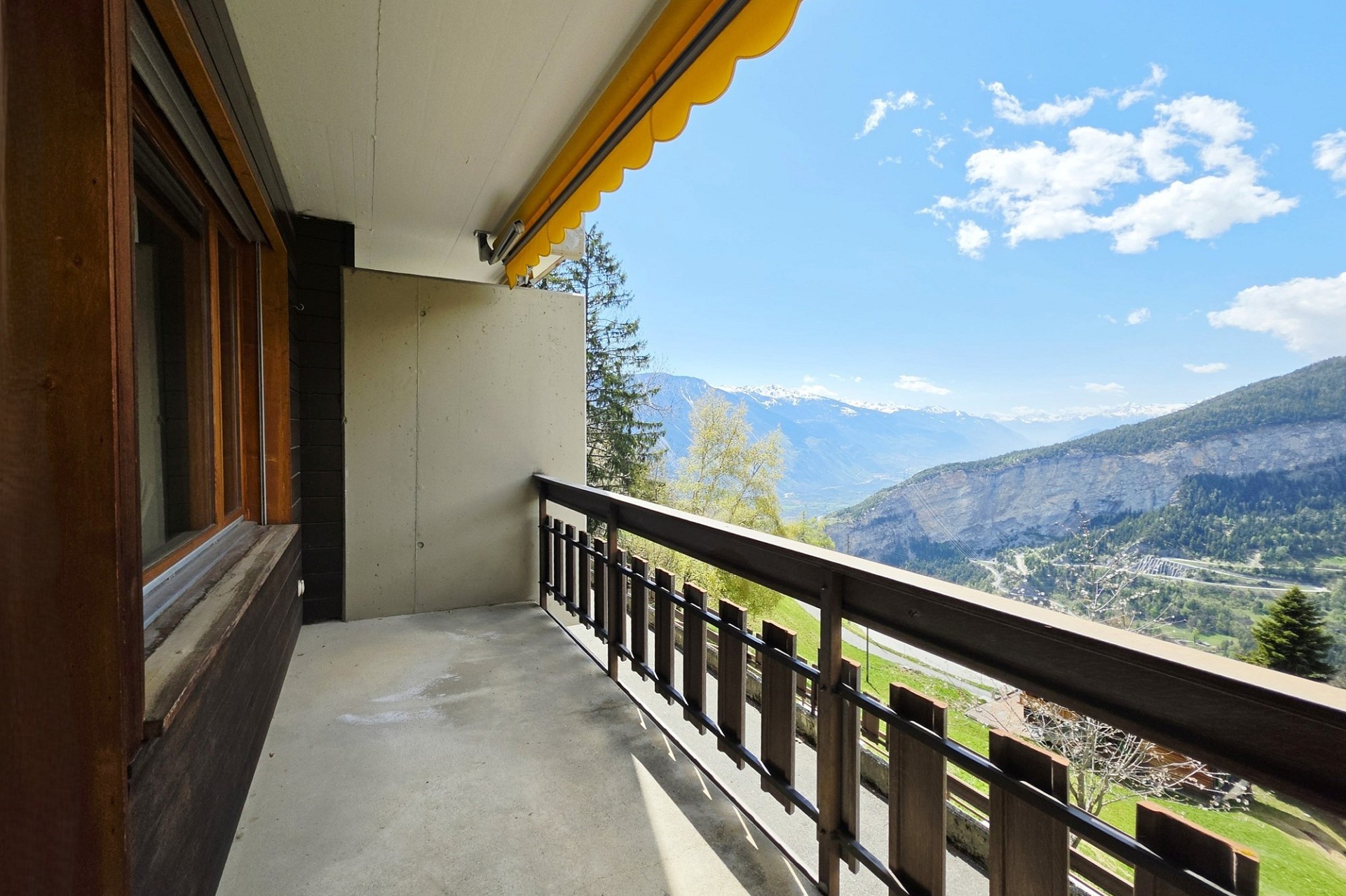 Balkon mit Bergblick