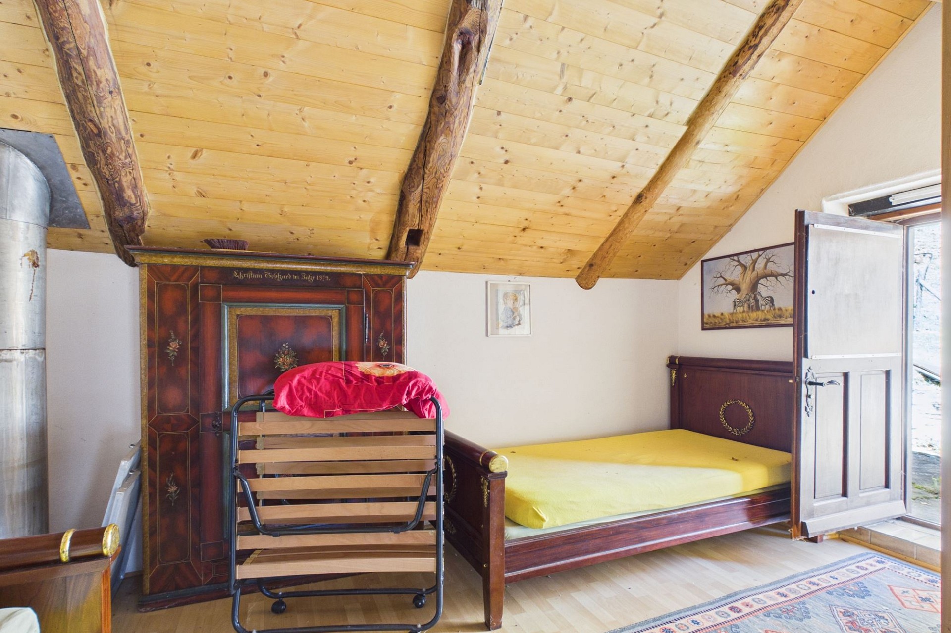 Rustikales Schlafzimmer unter Dachschräge