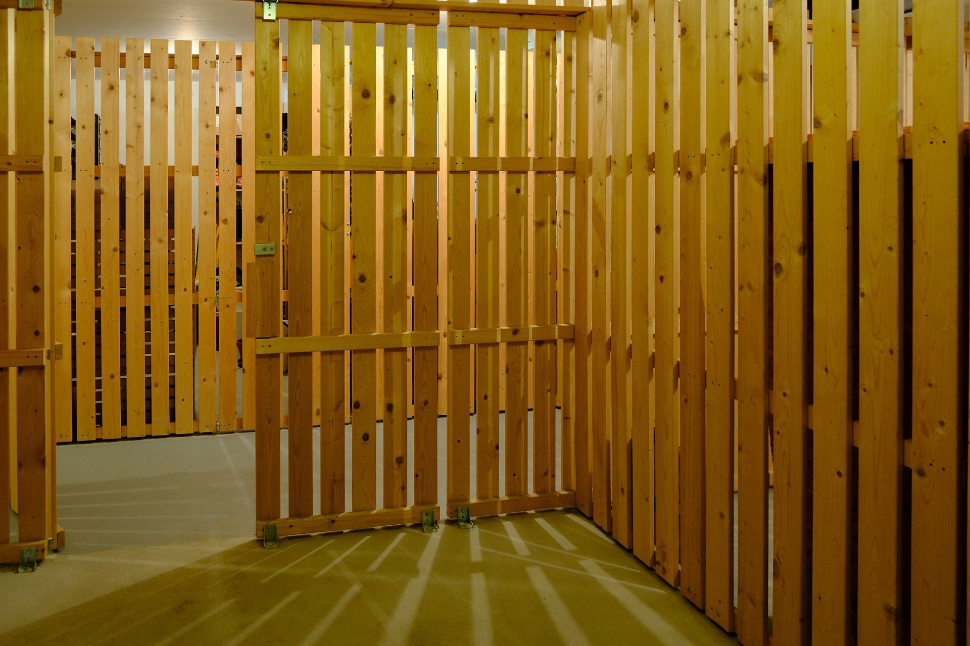 Holzverschlag im Innenraum