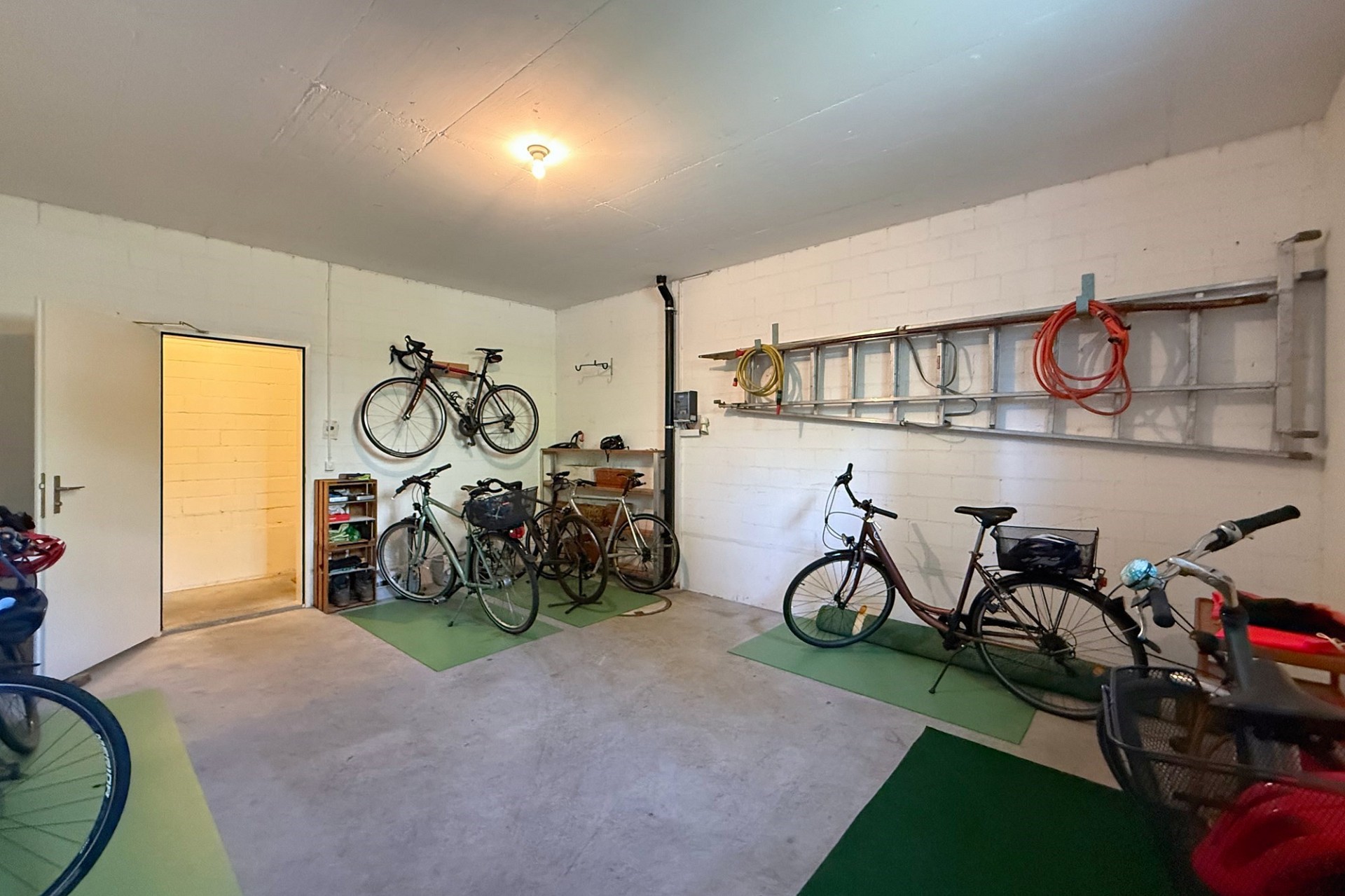 Fahrradgarage mit Abstellfläche
