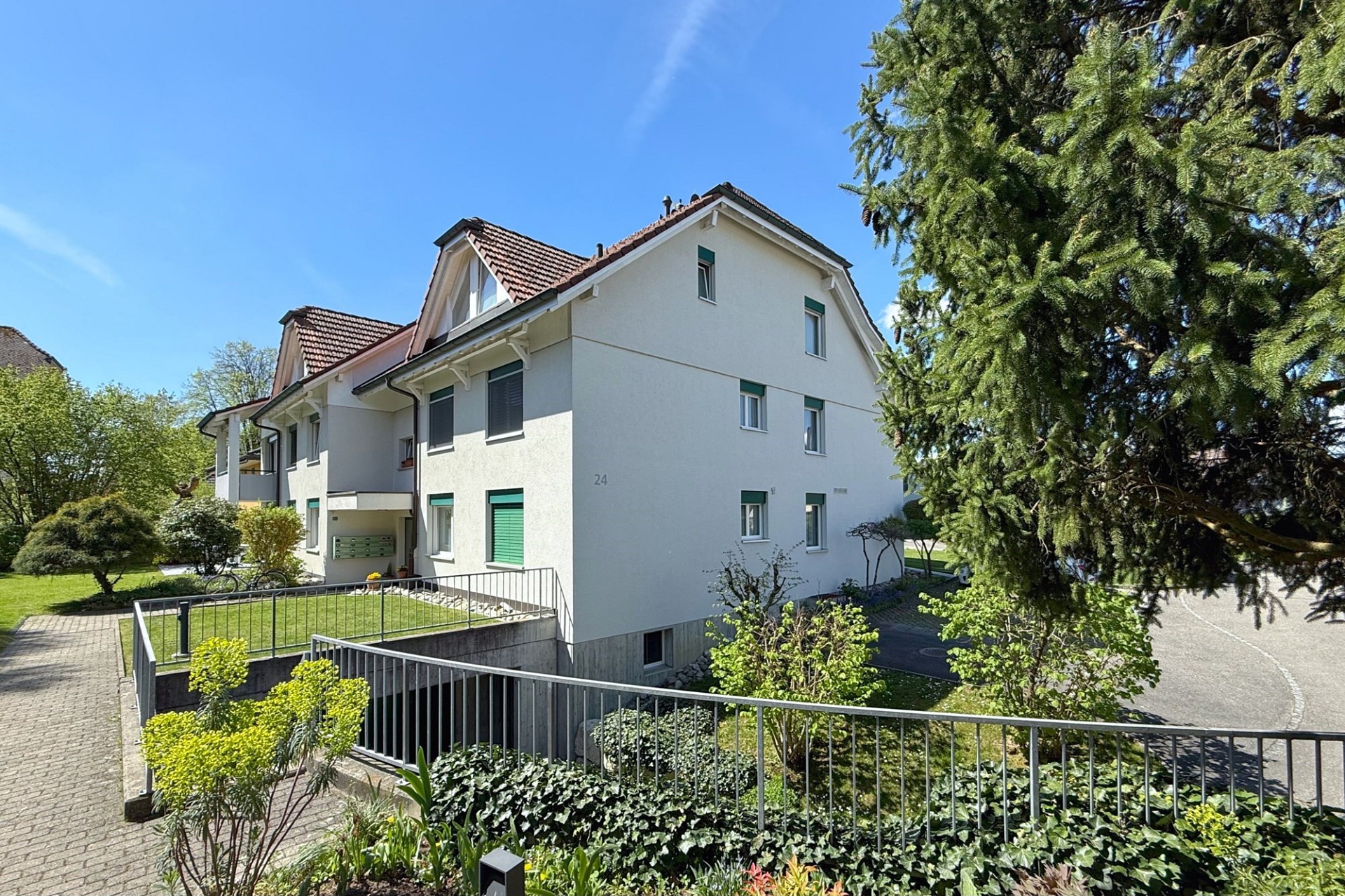 Mehrfamilienhaus mit Garten