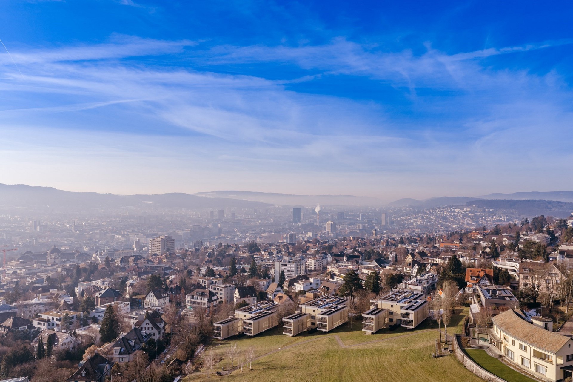 Stadtpanorama über Wohngebiet