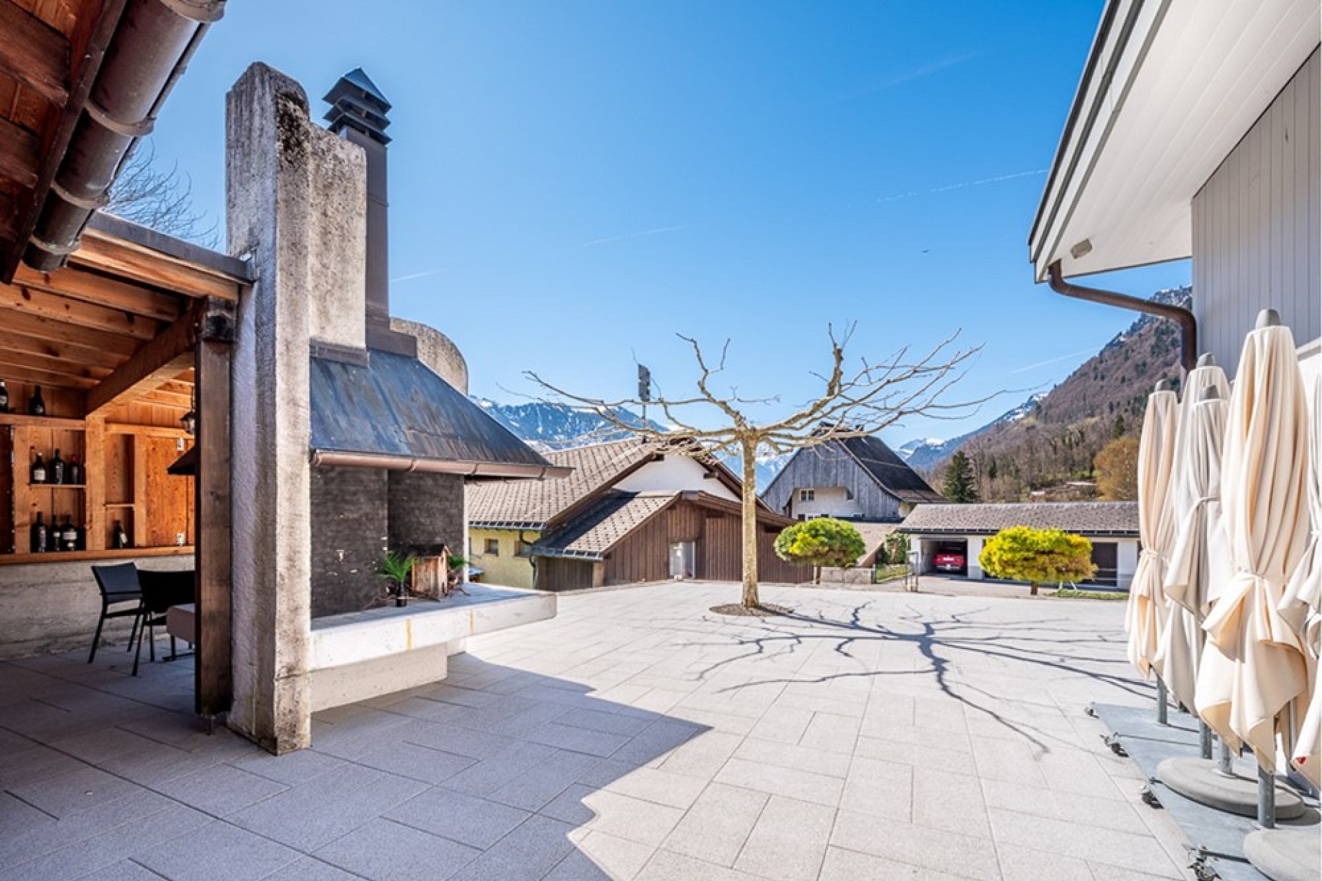 Alpen-Terrasse mit Bergblick