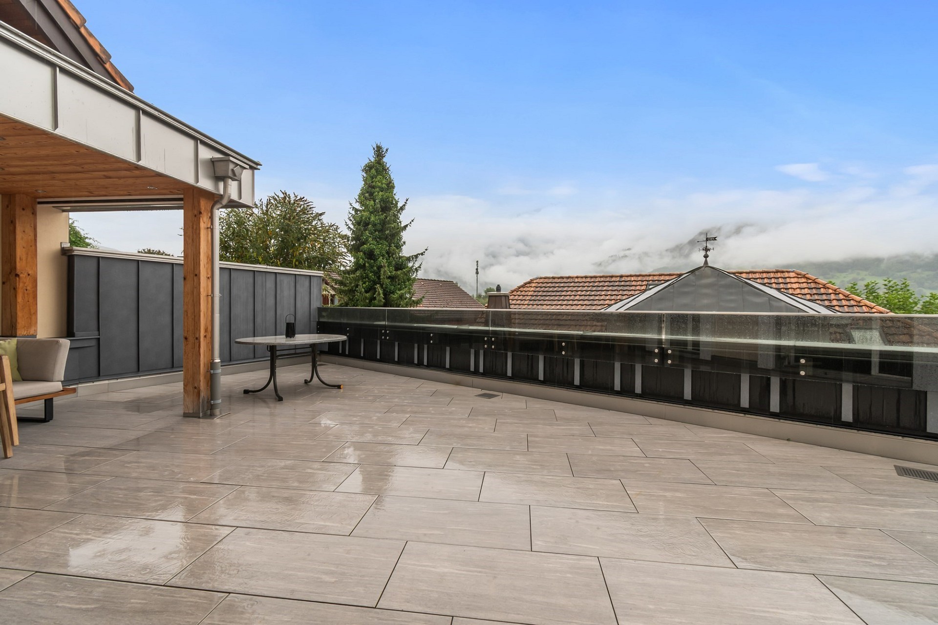 Dachterrasse mit Bergblick