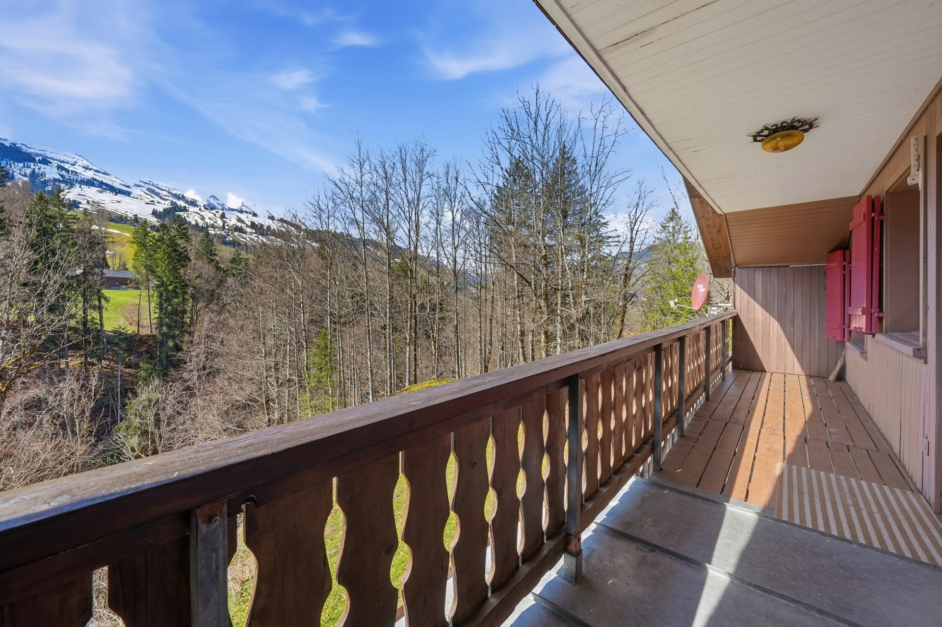 Balkon mit Bergblick