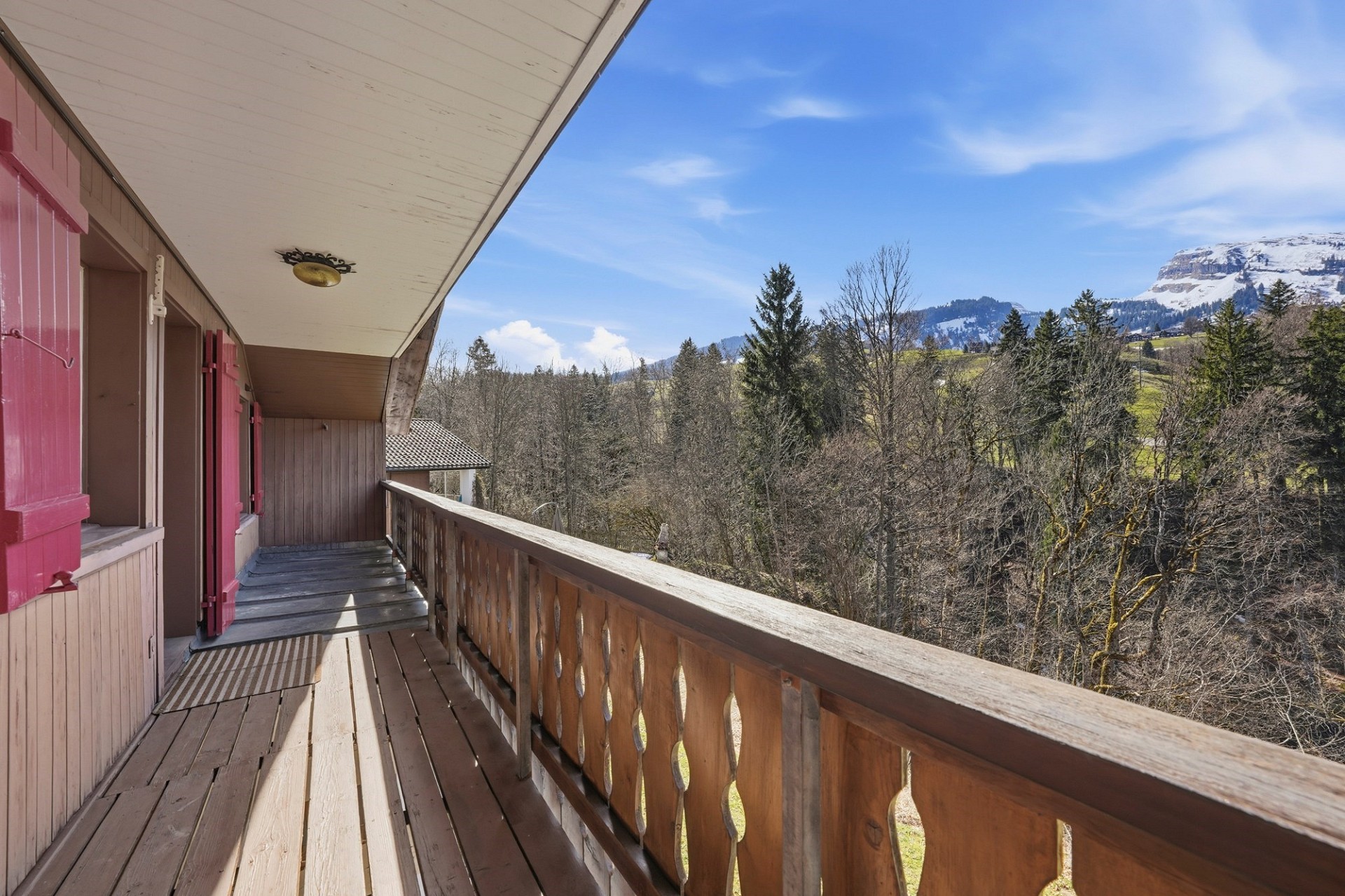 Balkon mit Bergblick