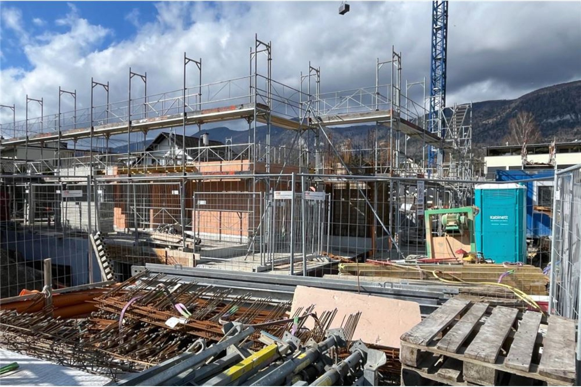 Baustelle eines Mehrfamilienhauses