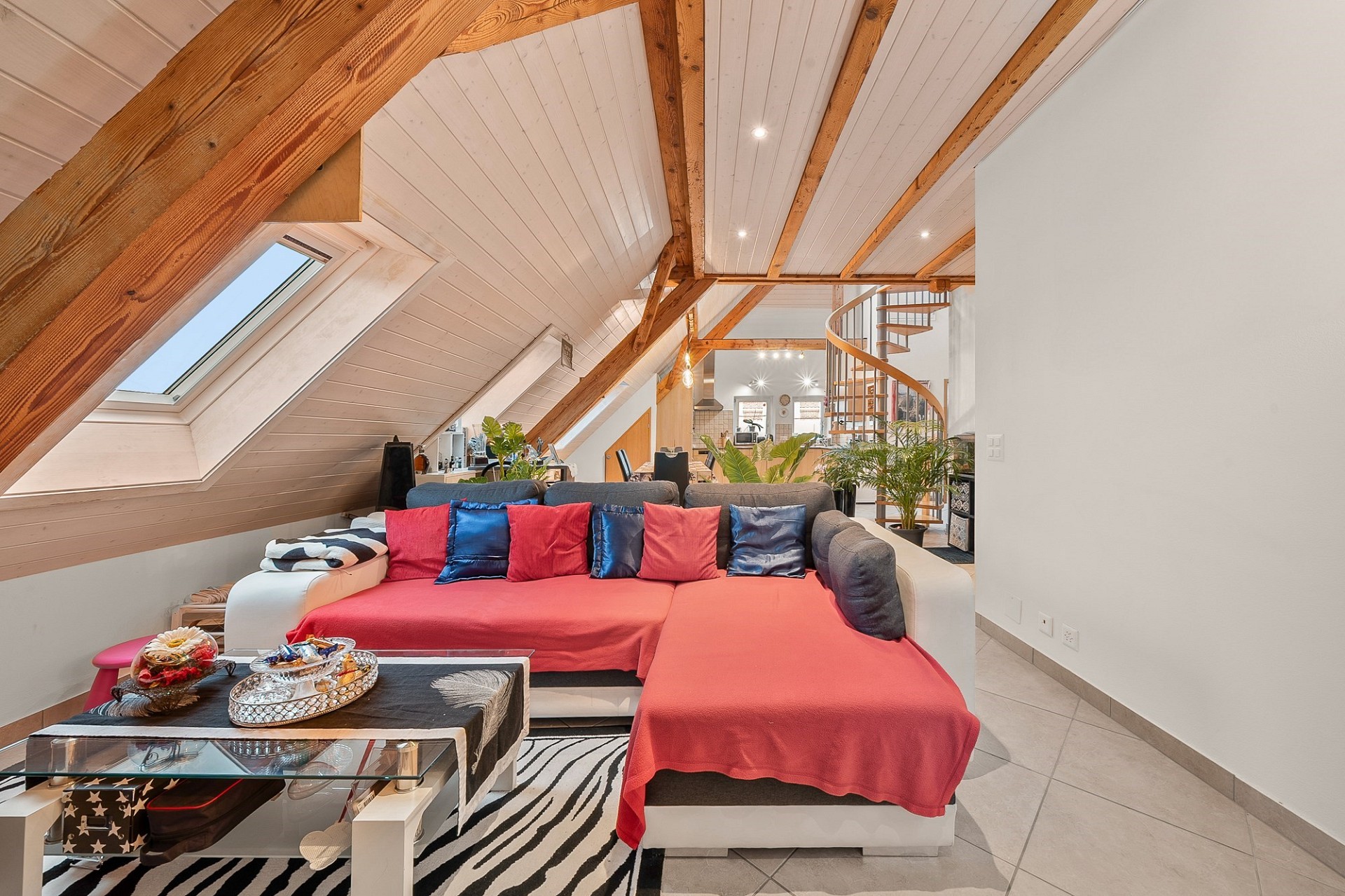 Ausgebautes Dachgeschoss-Wohnzimmer mit offener Galerie