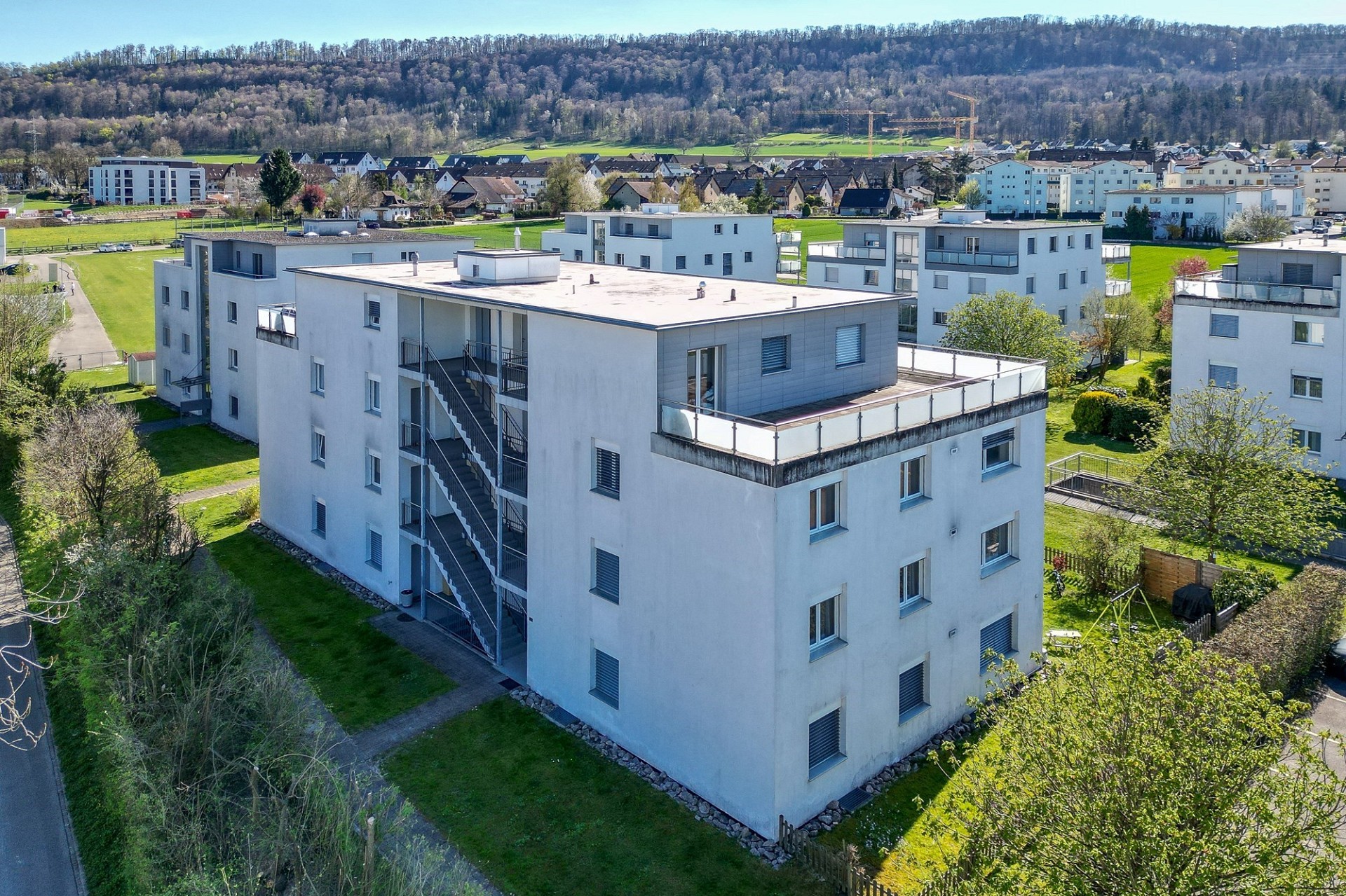 Moderne Wohnanlage aus der Vogelperspektive