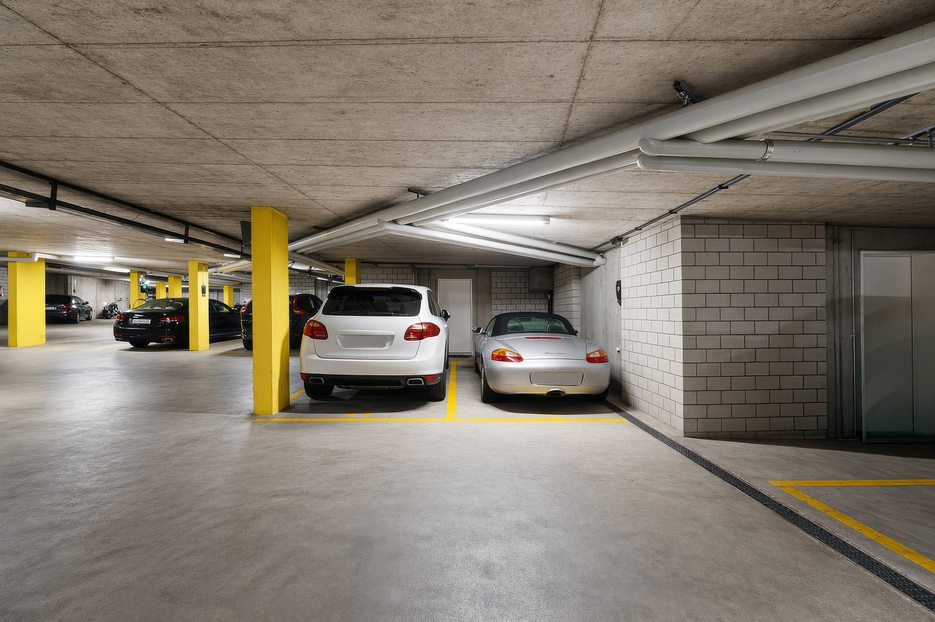 Tiefgaragenstellplätze mit mehreren Fahrzeugen