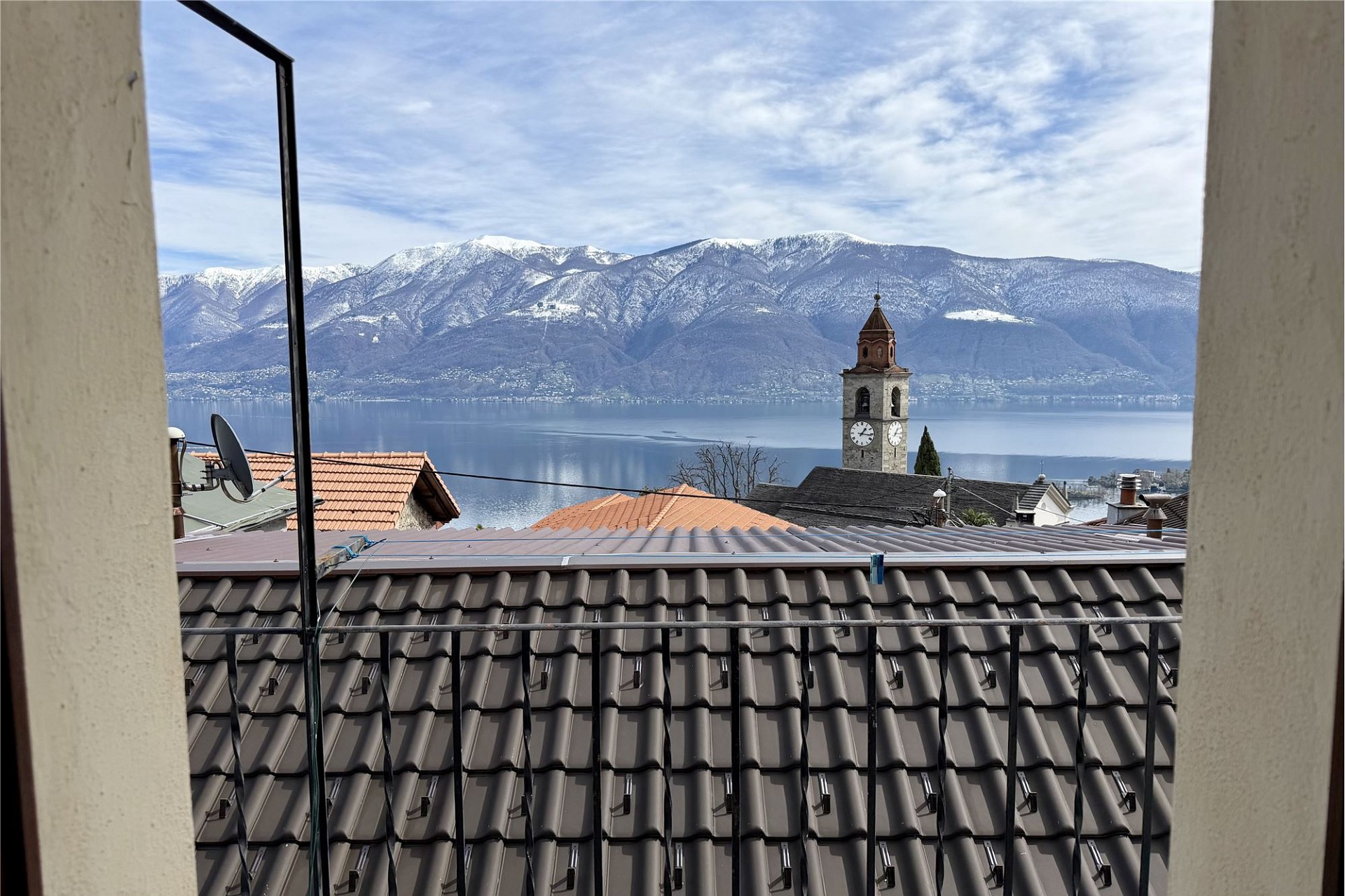 Seeblick mit Bergpanorama
