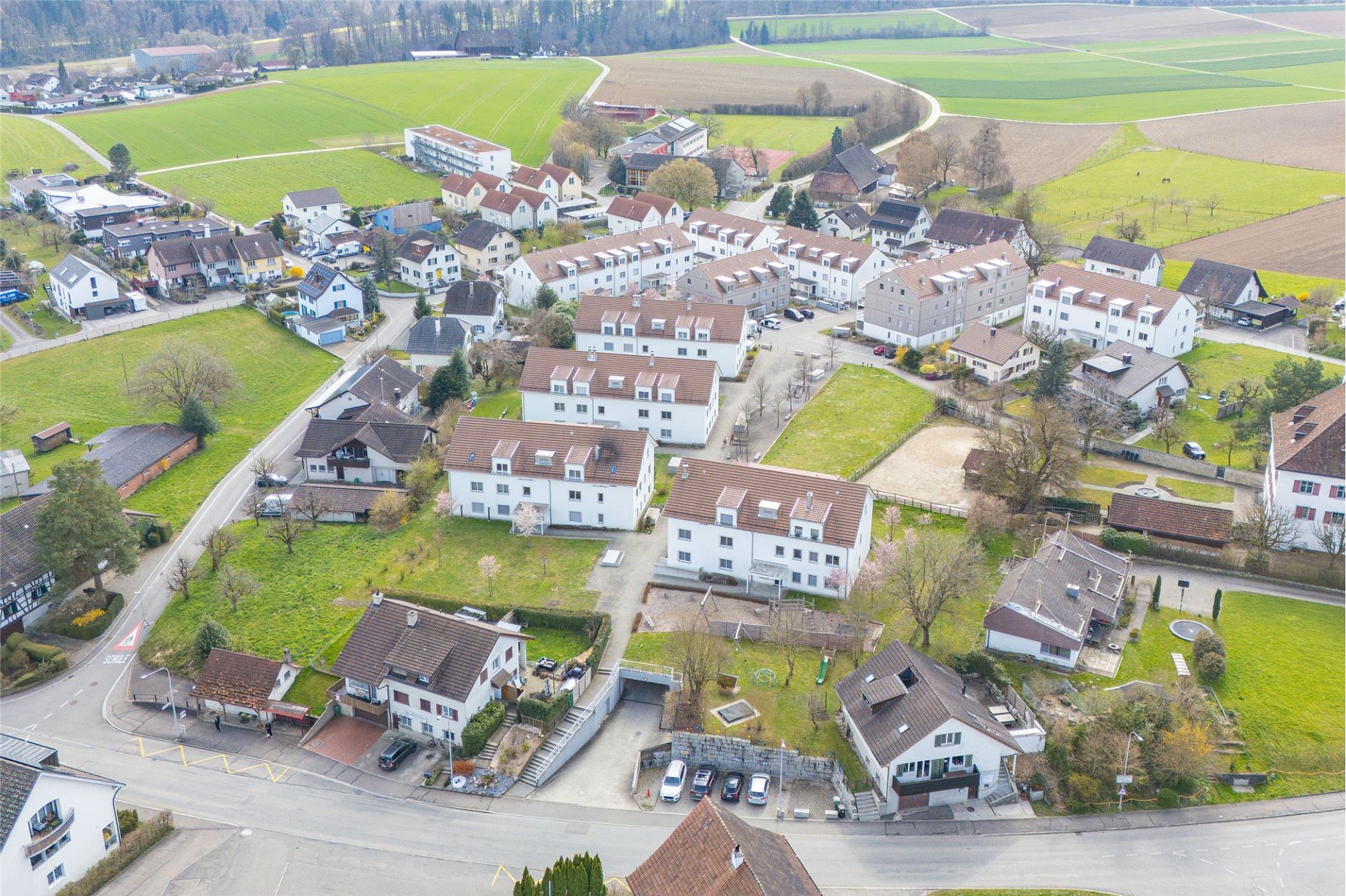 Luftaufnahme eines ländlichen Wohngebiets