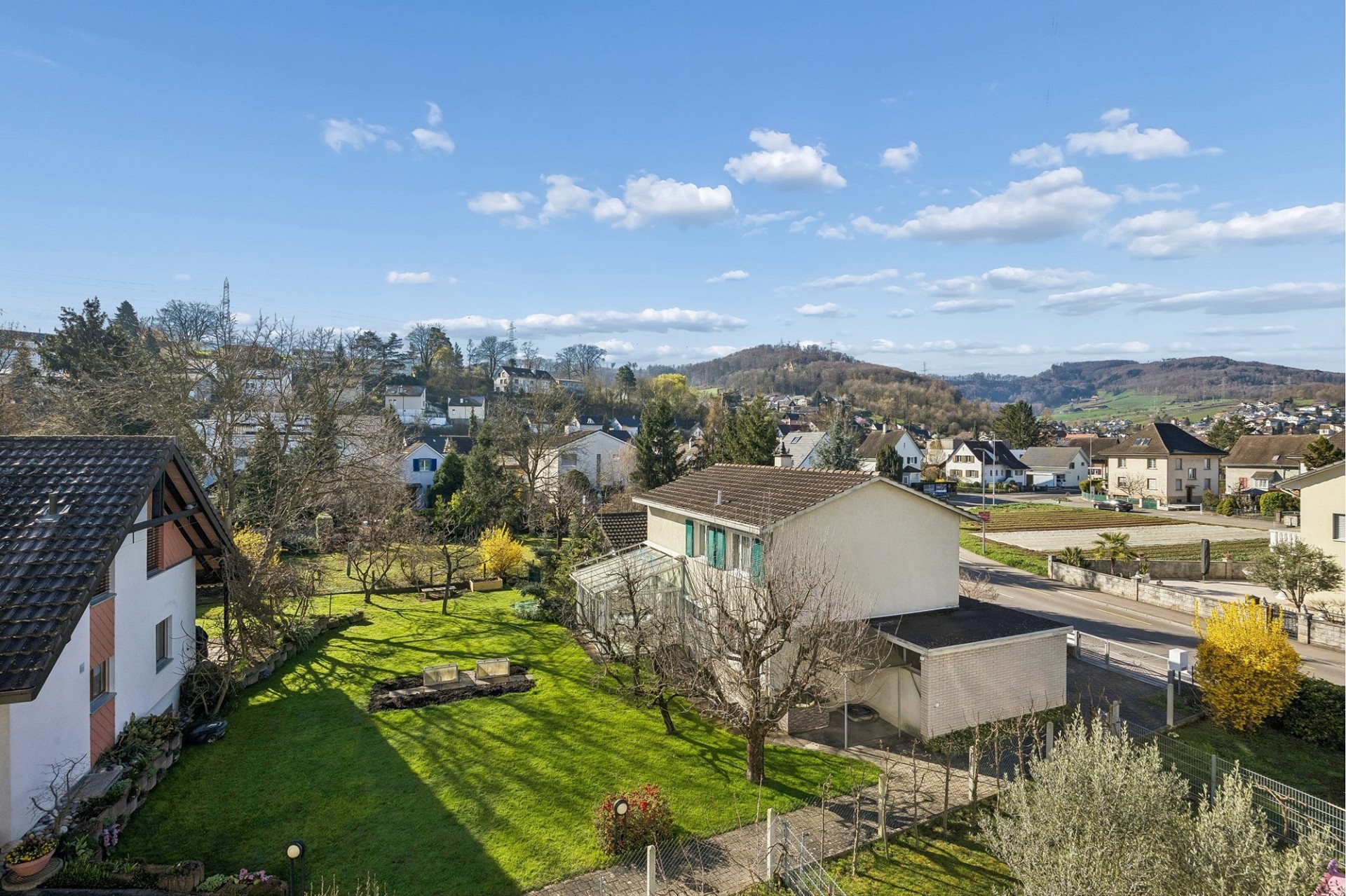 Wohngebiet mit Garten und Fernblick