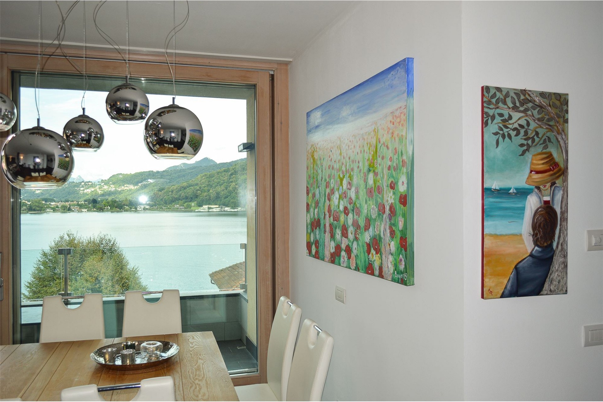 Esszimmer mit Seeblick