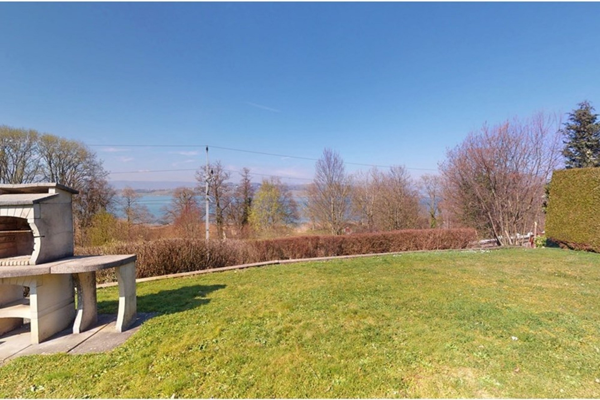 Garten mit Seeblick und Grillplatz