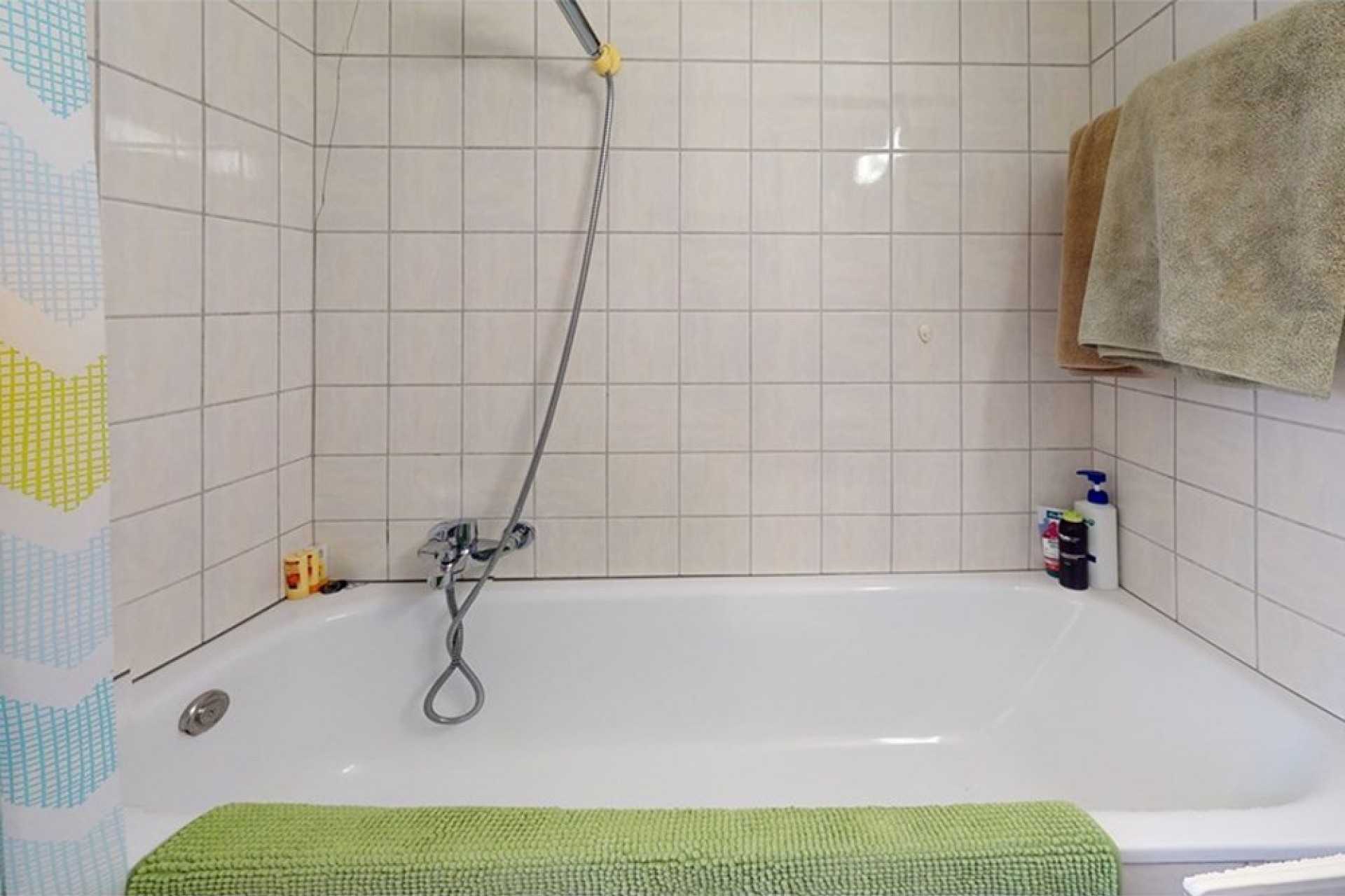 Badezimmer mit Badewanne