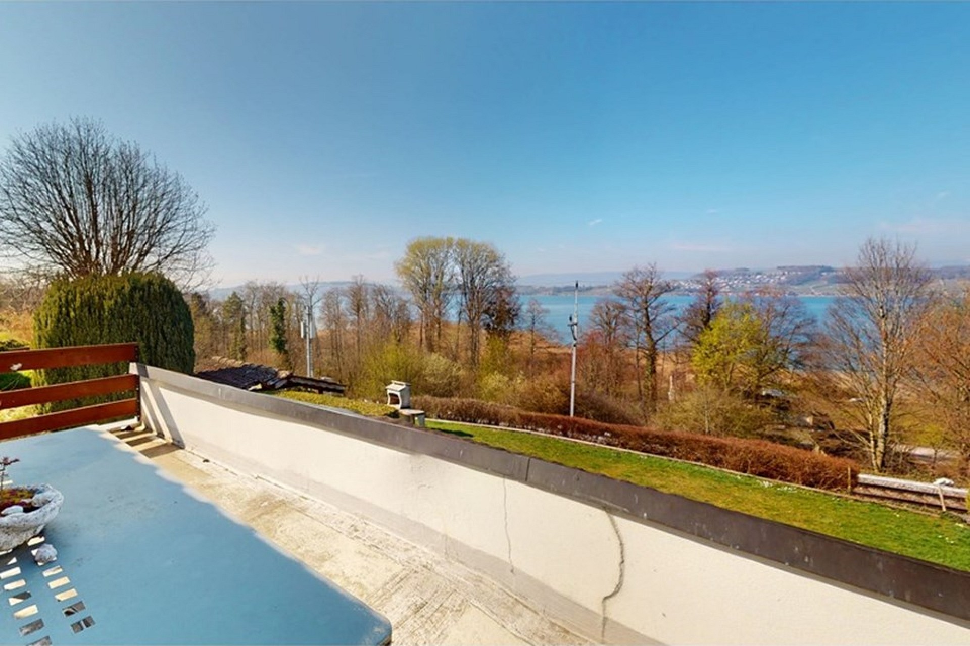 Balkon mit Seeblick