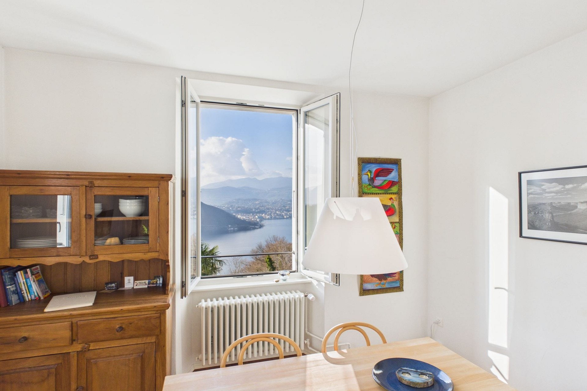 Essbereich mit Seeblick