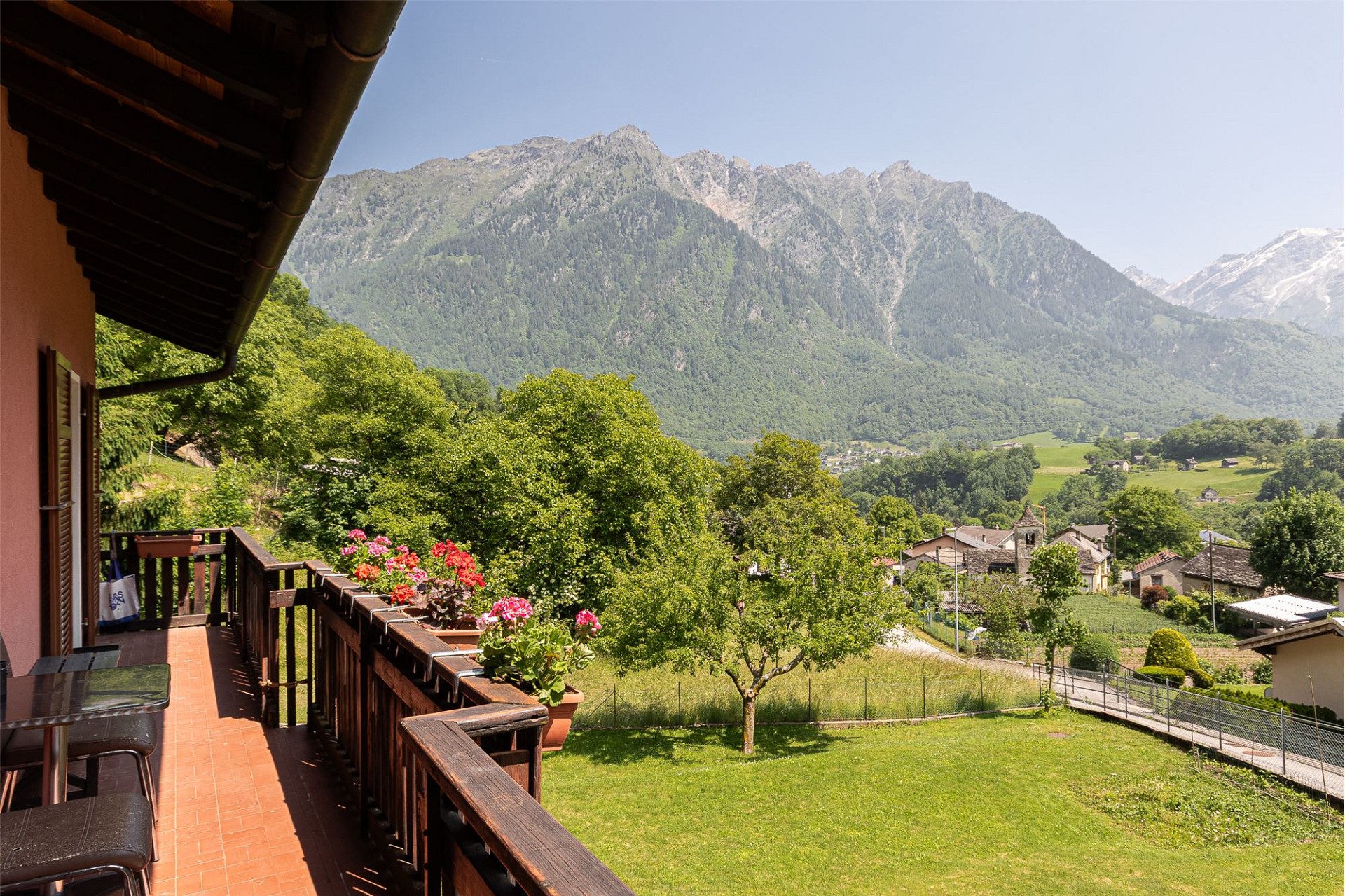 Balkon mit Bergblick