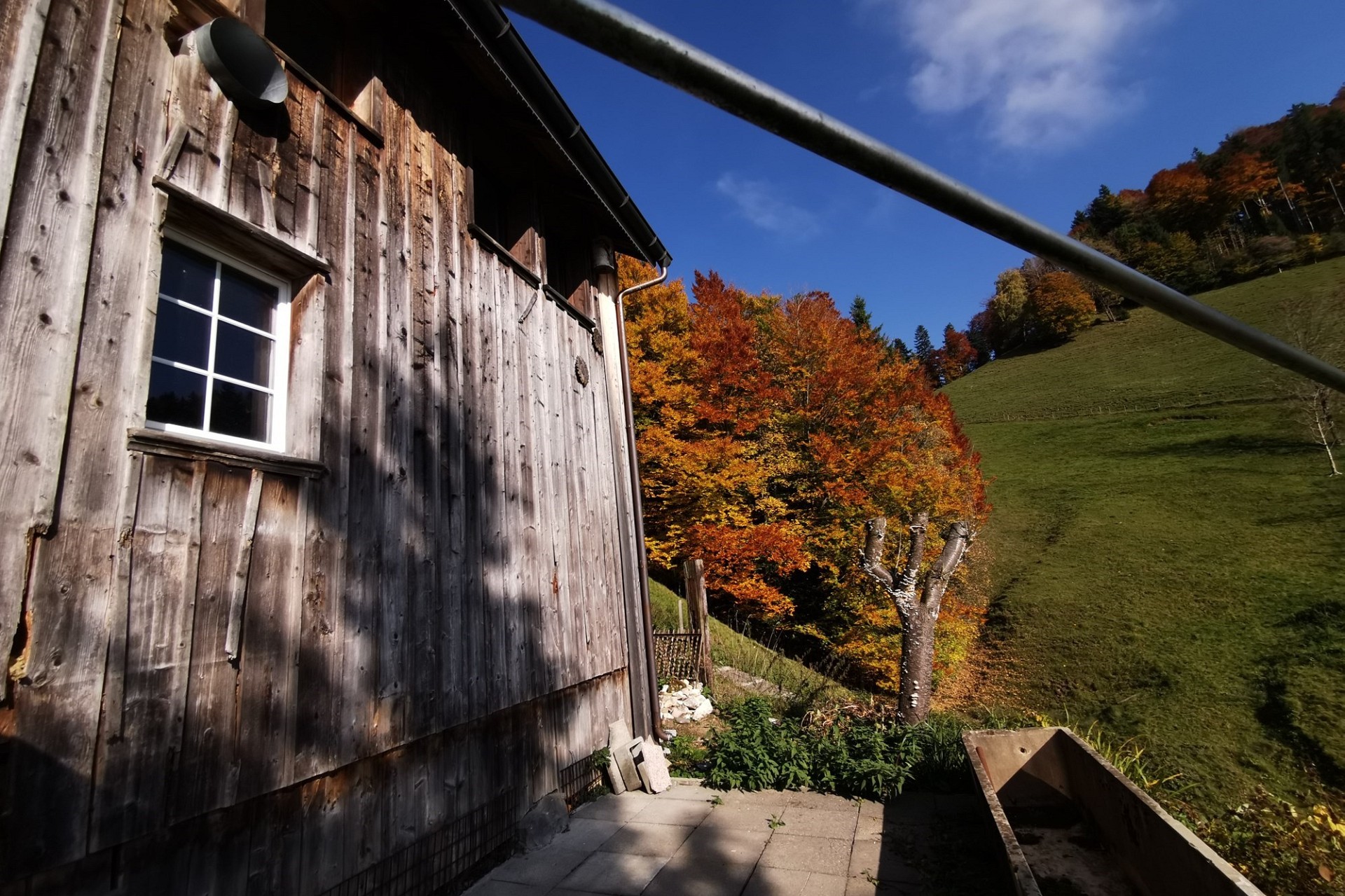Rustikale Holzfassade mit Alpenblick