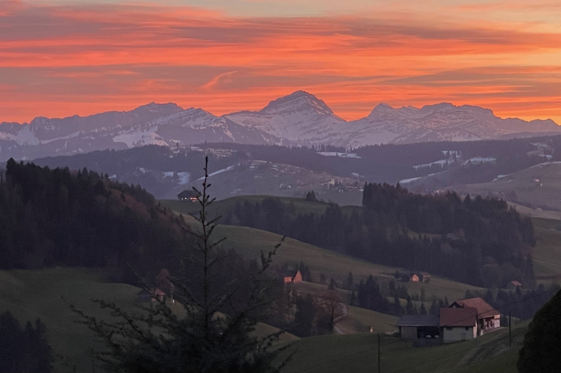 Alpenlandschaft bei Sonnenuntergang