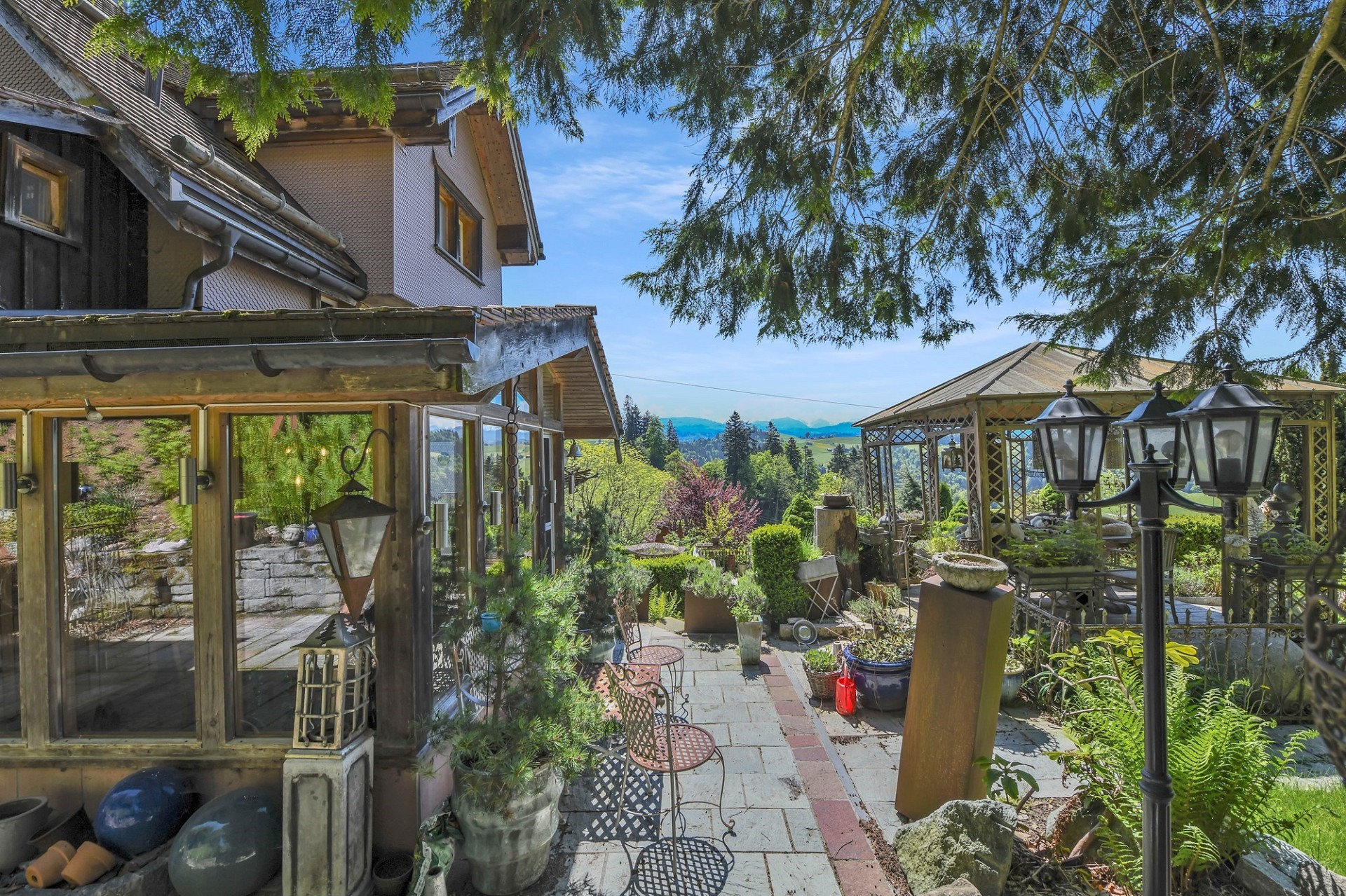 Bergblick-Terrasse mit Wintergarten