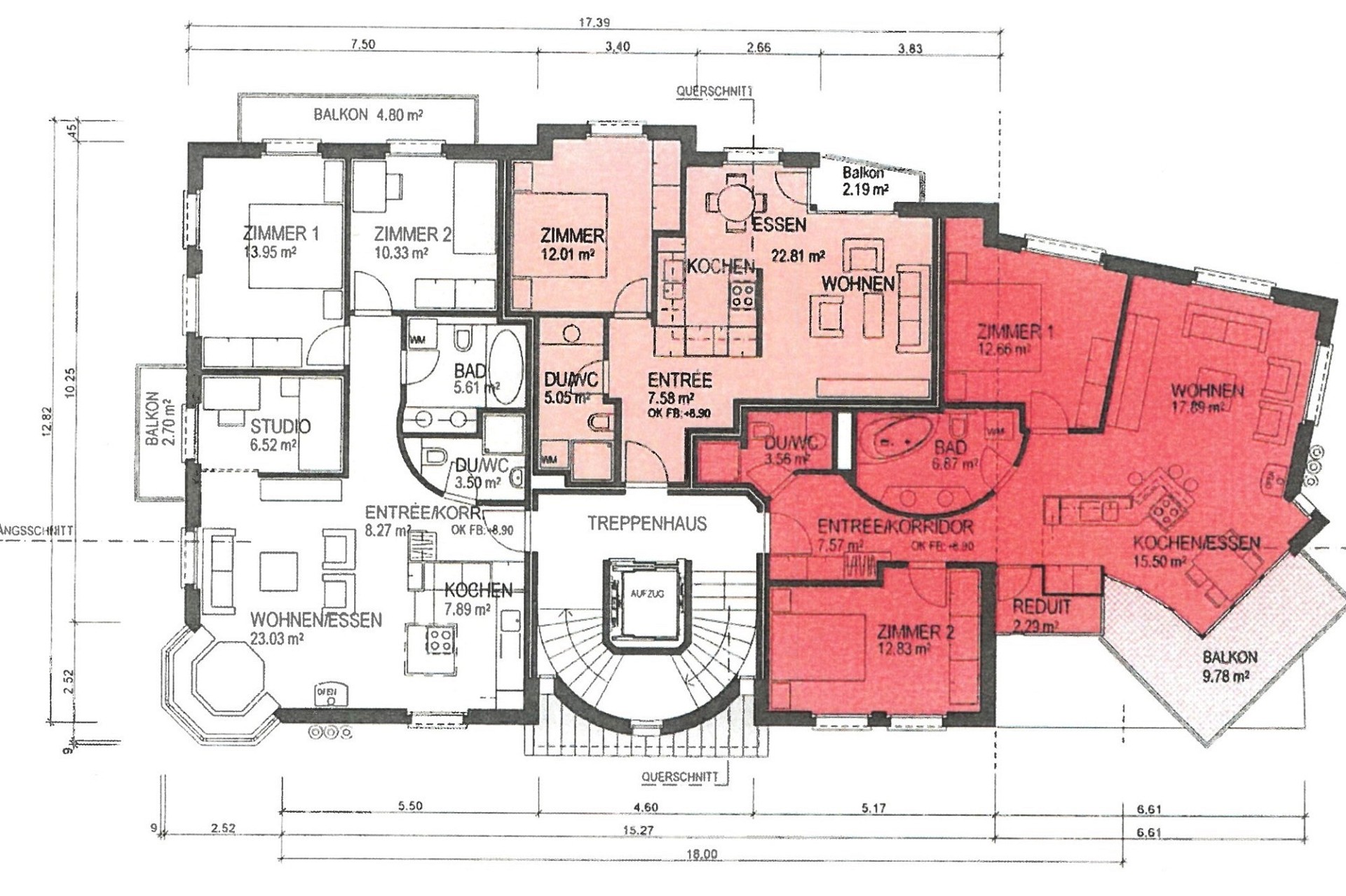 Grundriss einer Etage mit mehreren Wohnungen und Balkonen