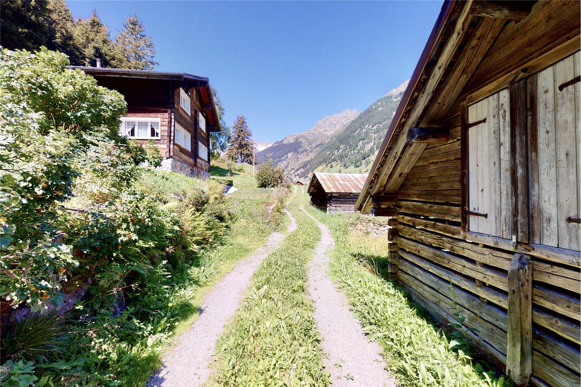 Alpines Anwesen mit Blick auf Berge