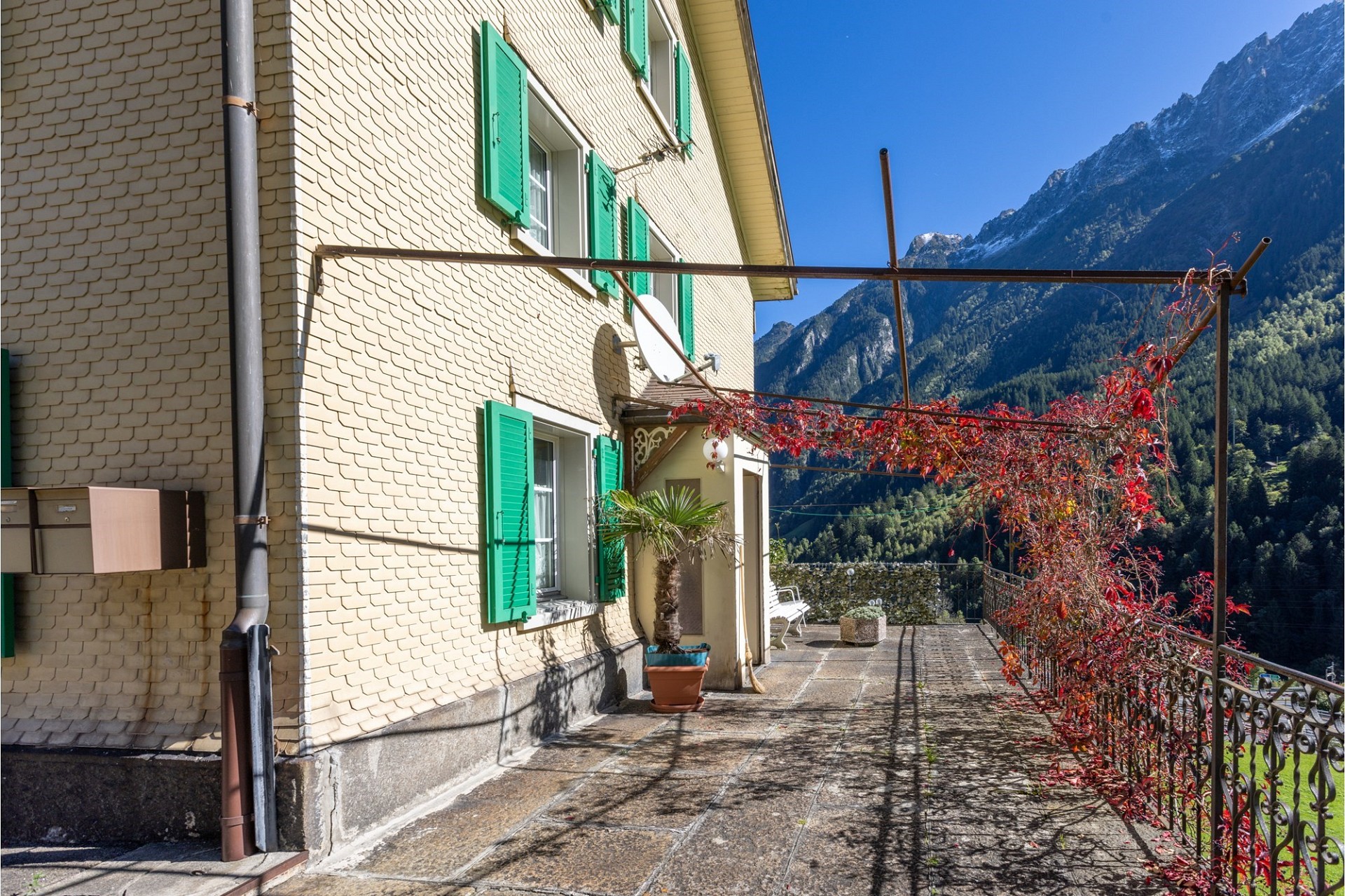 Bergterrasse an einem Wohnhaus