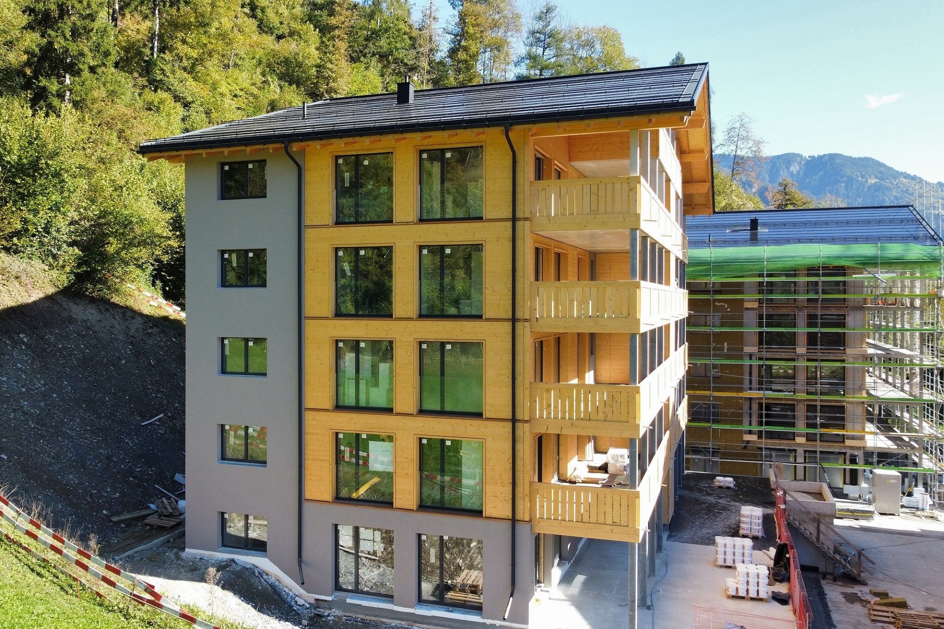 Mehrgeschossiges Neubaugebäude im Bau