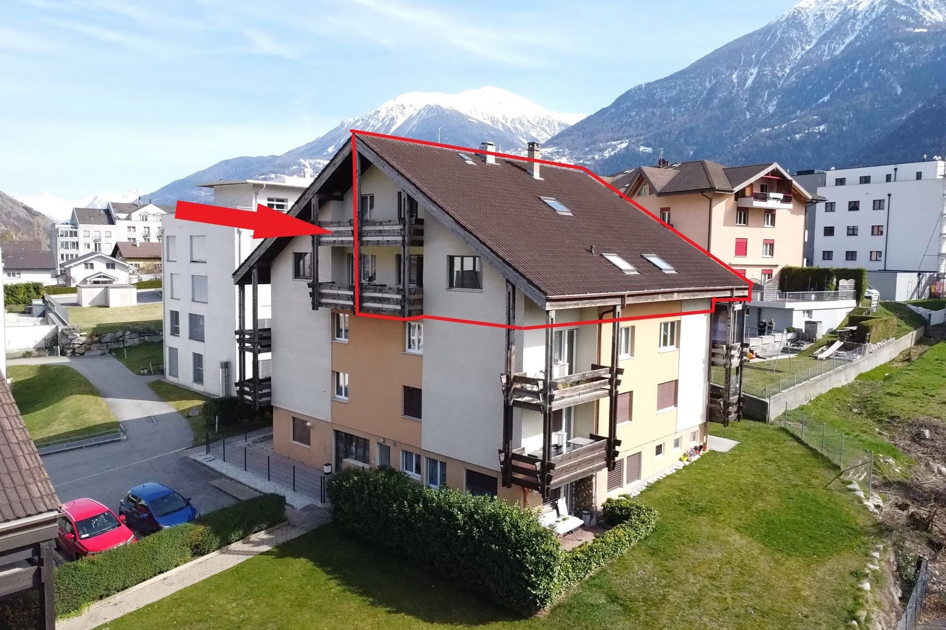 Mehrfamilienhaus mit alpinem Bergblick