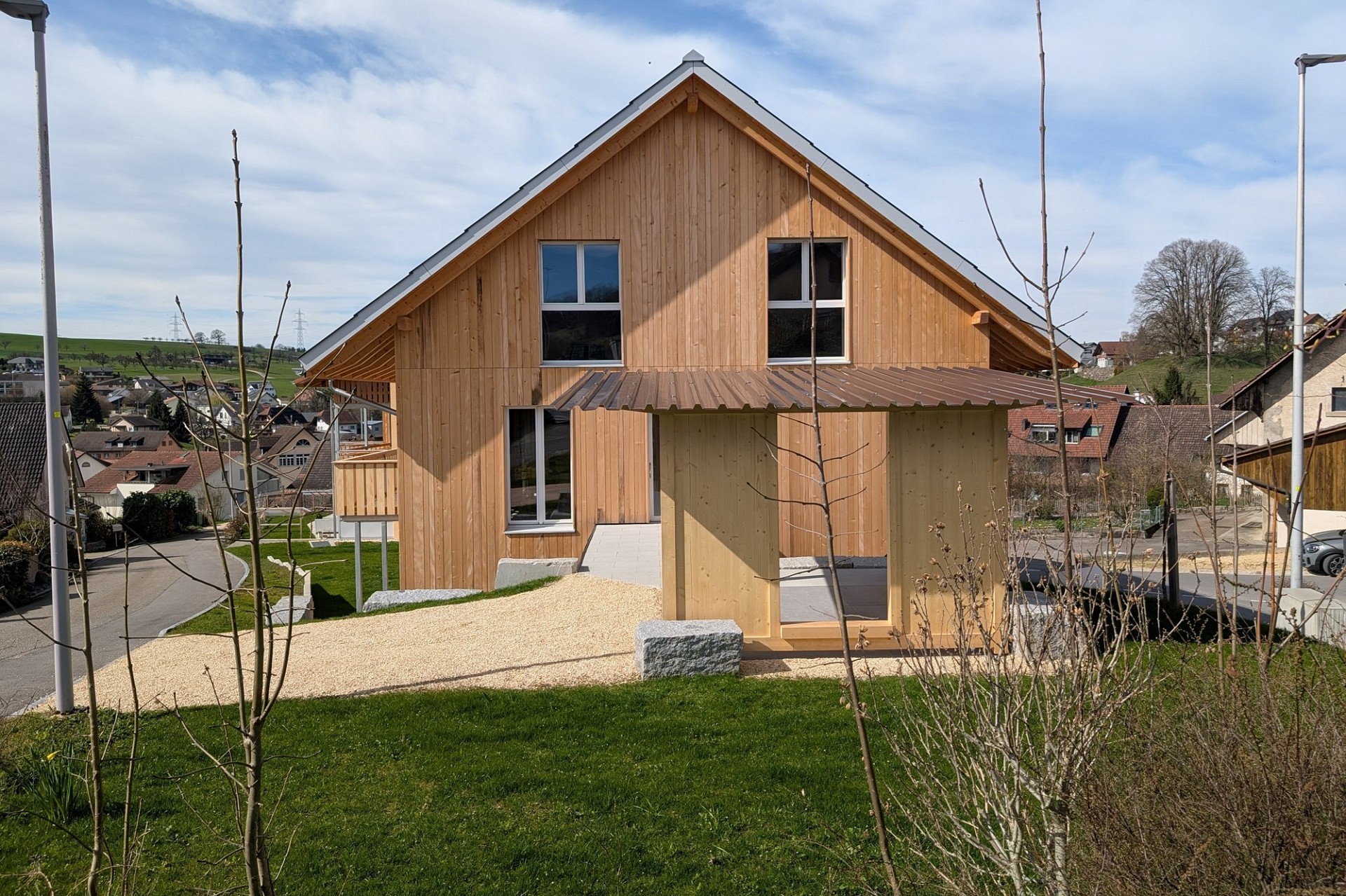 Holzhaus mit Satteldach