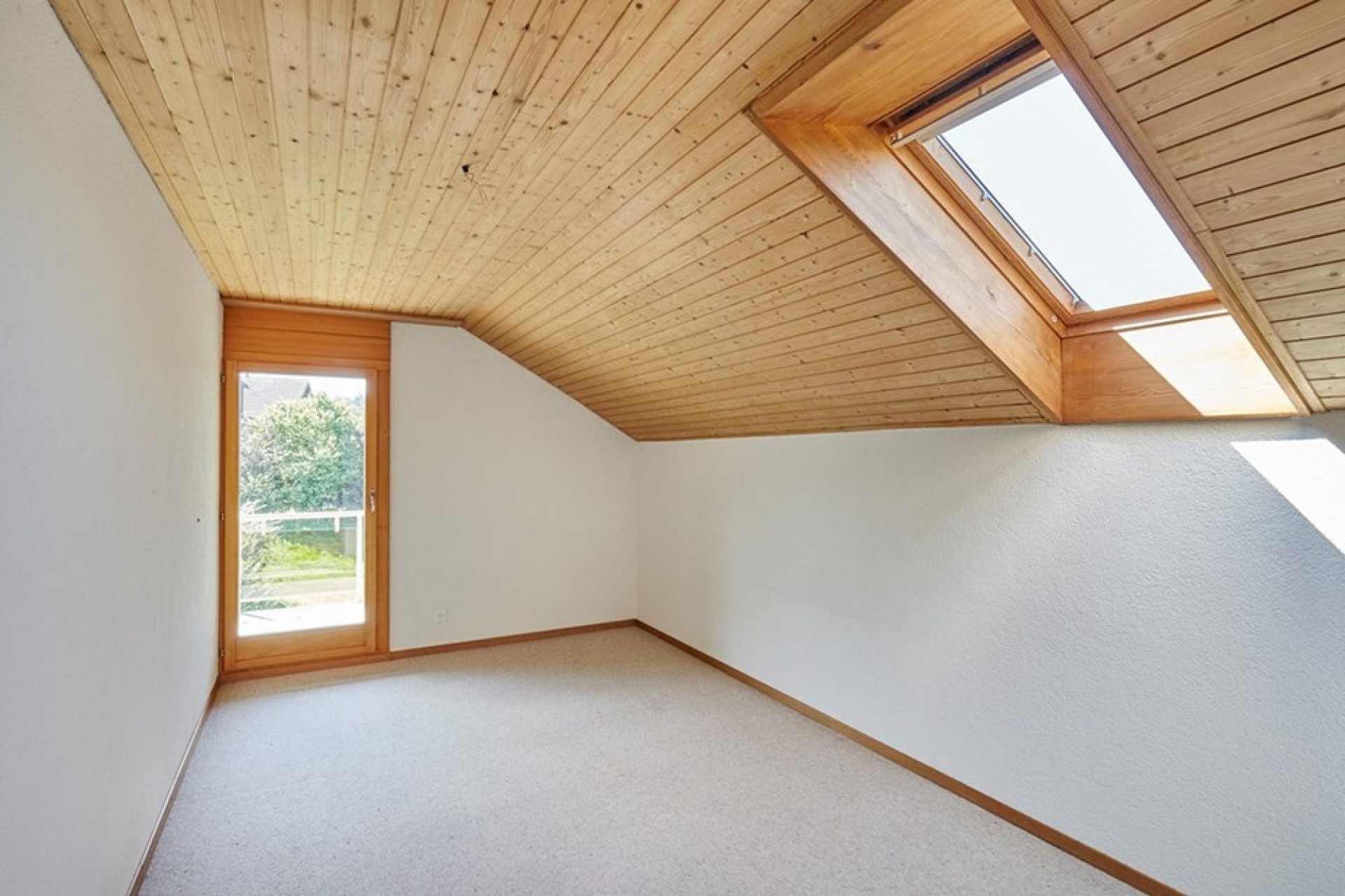 Ausgebauter Dachraum mit Dachflächenfenster