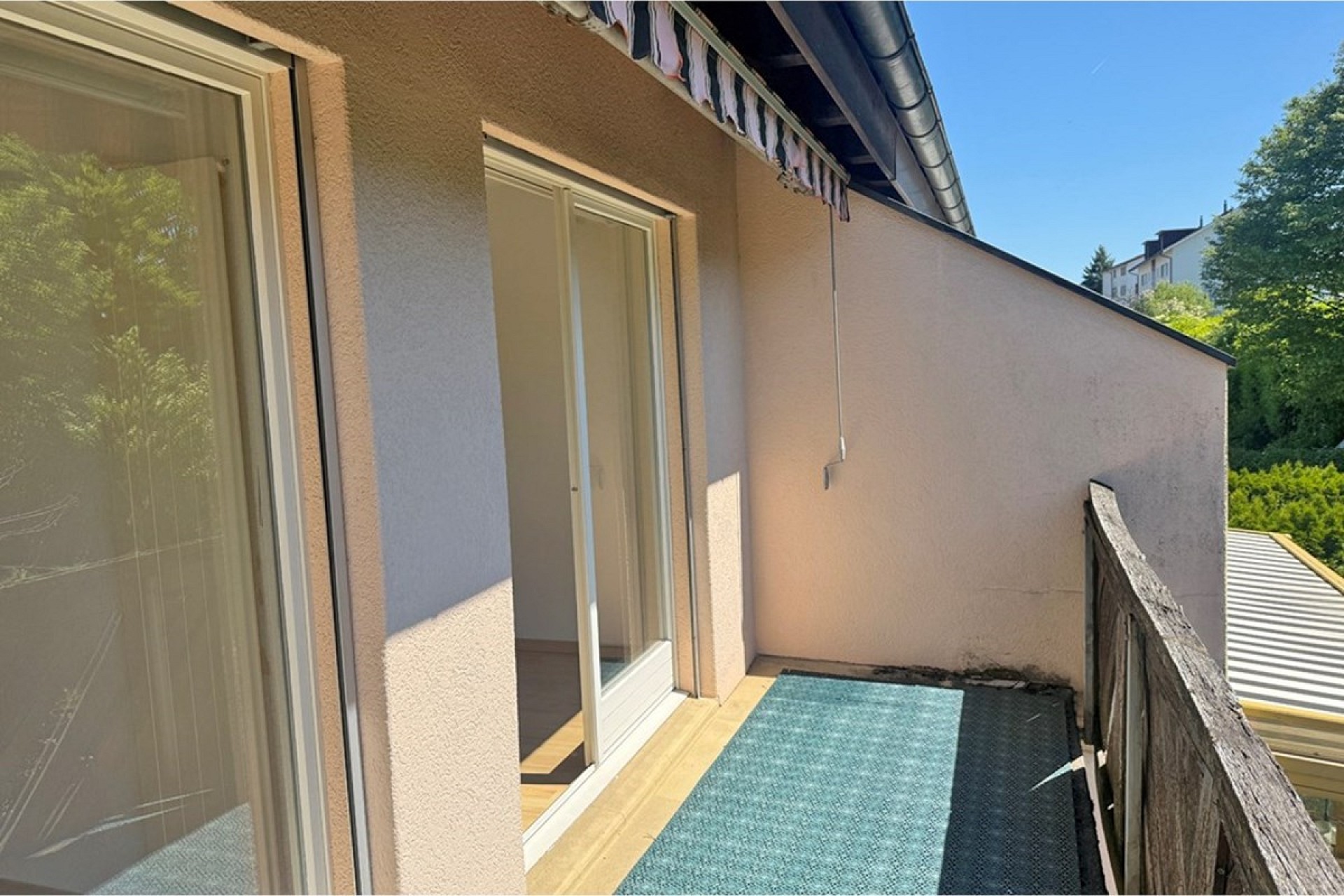 Balkon-/Terrassenbereich an der Hausfassade