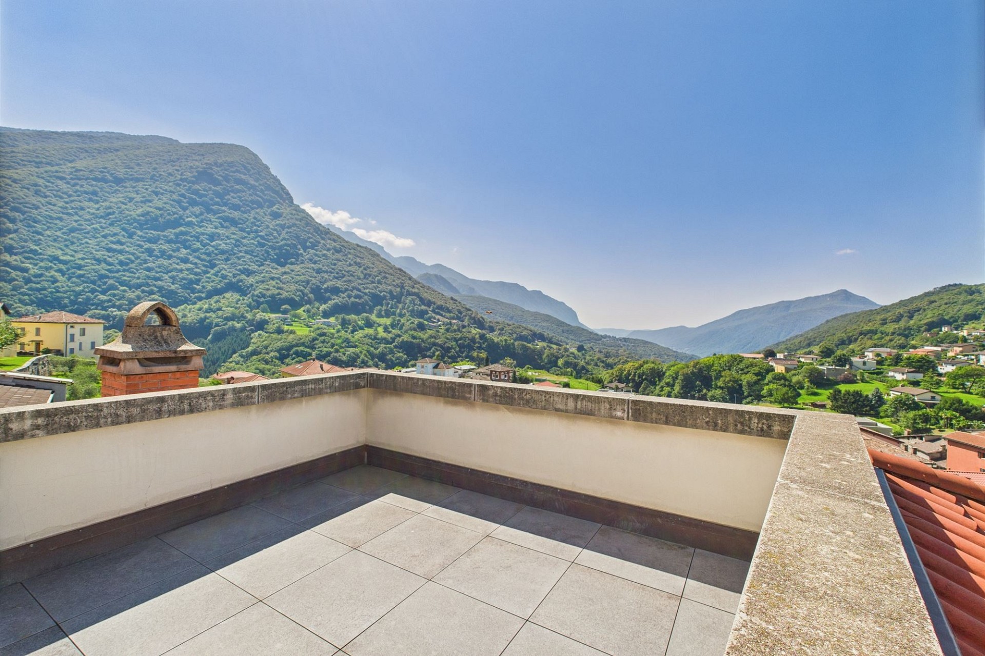 Terrasse mit Bergpanorama