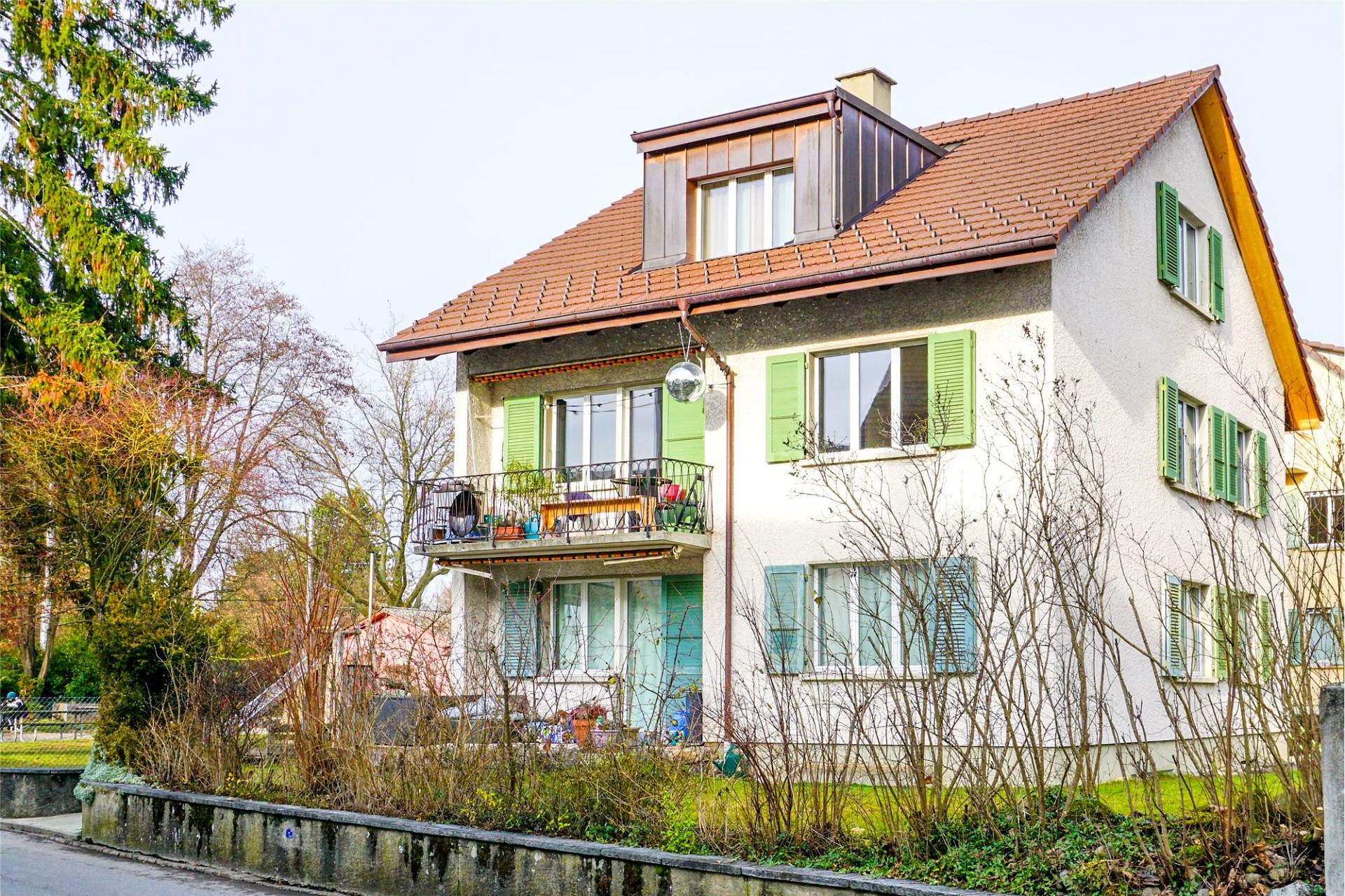 Dreiparteienhaus an attraktiver Lage mit vielseitiger Nutzungsmöglichkeit – Bümpliz