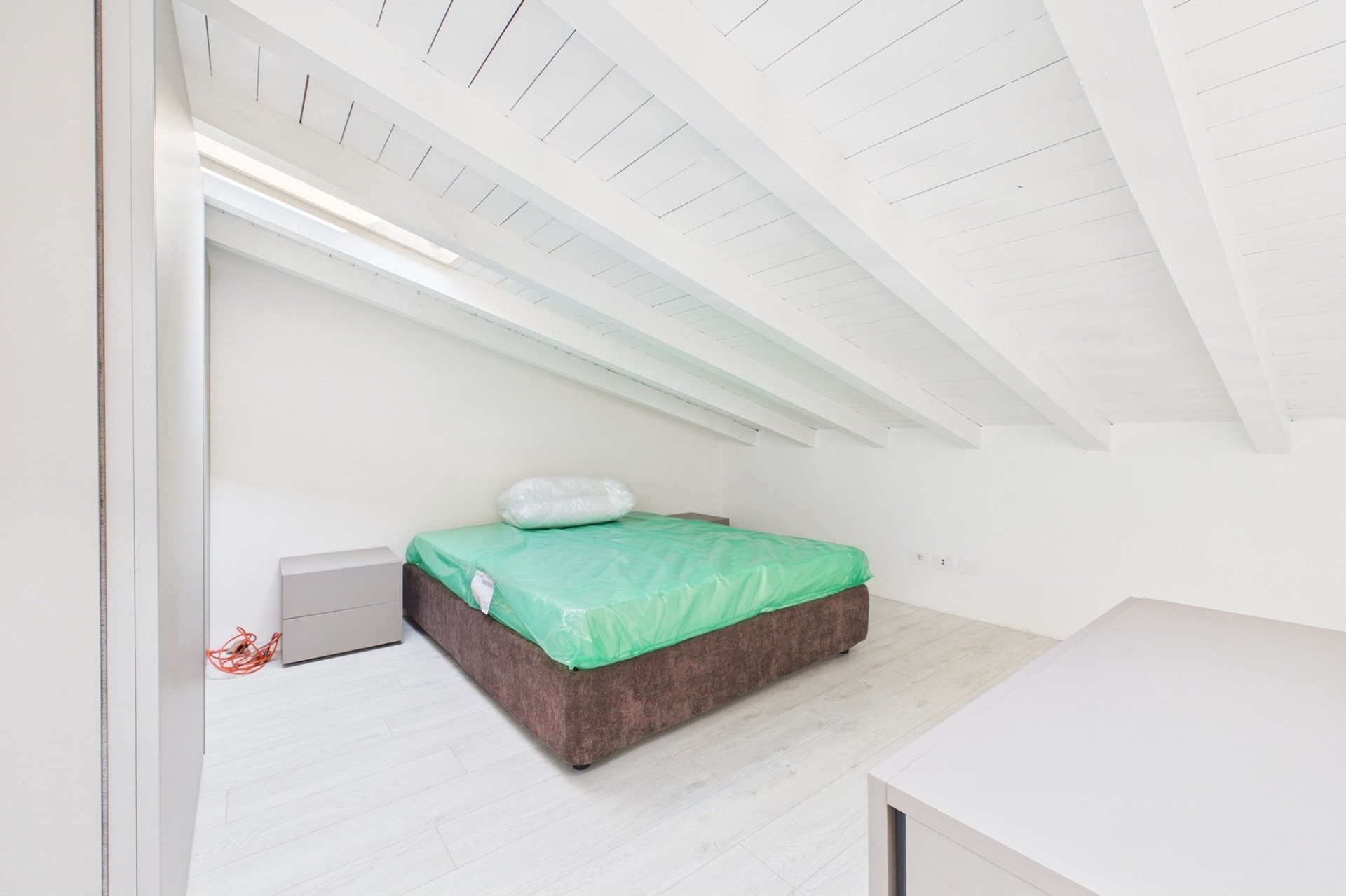 Dachgeschoss-Schlafzimmer mit Schräge