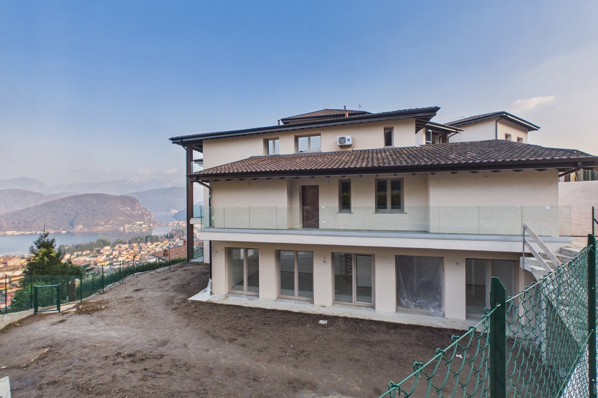 Haus mit Seeblick und Hanglage