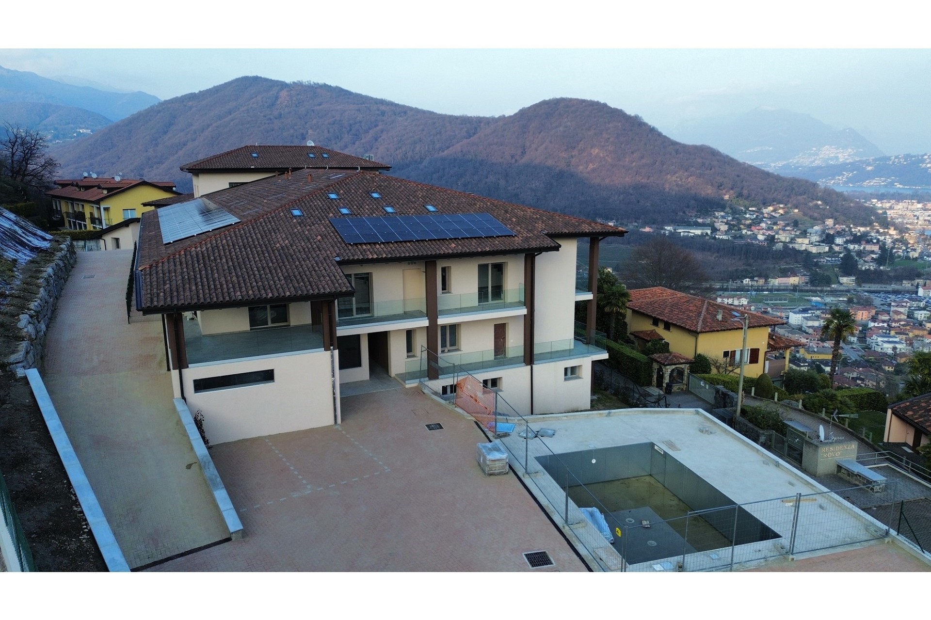 Villa in Hanglage mit Panoramablick